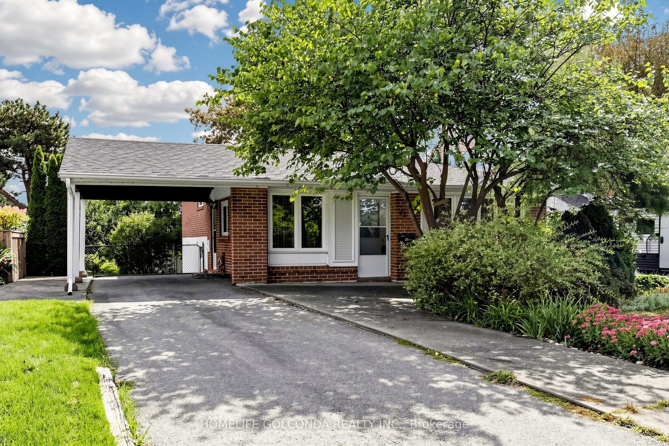 21 Grove Park Crescent Property Photo 2