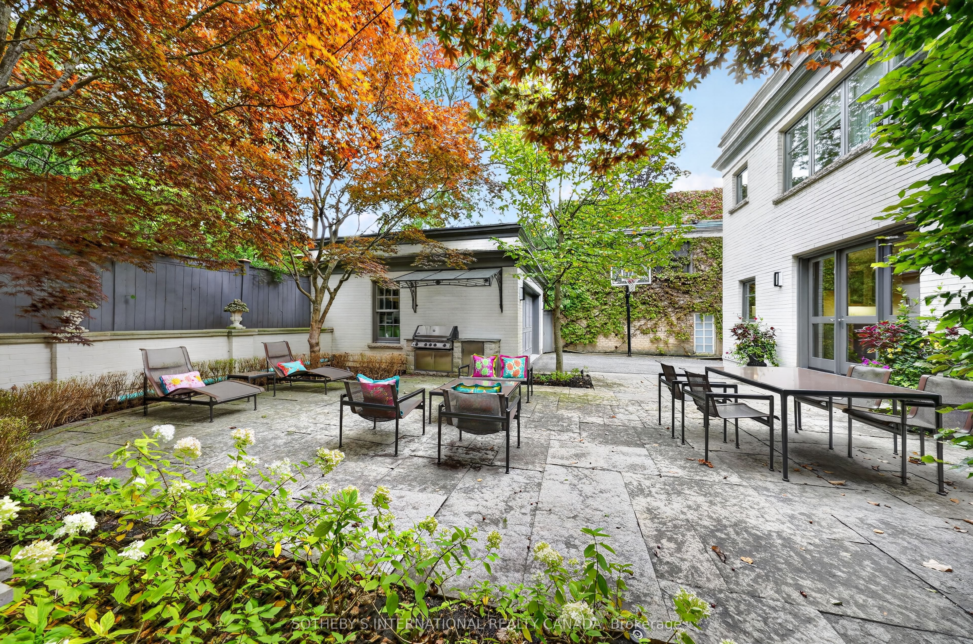 15 Alexandra Wood Property Photo 6