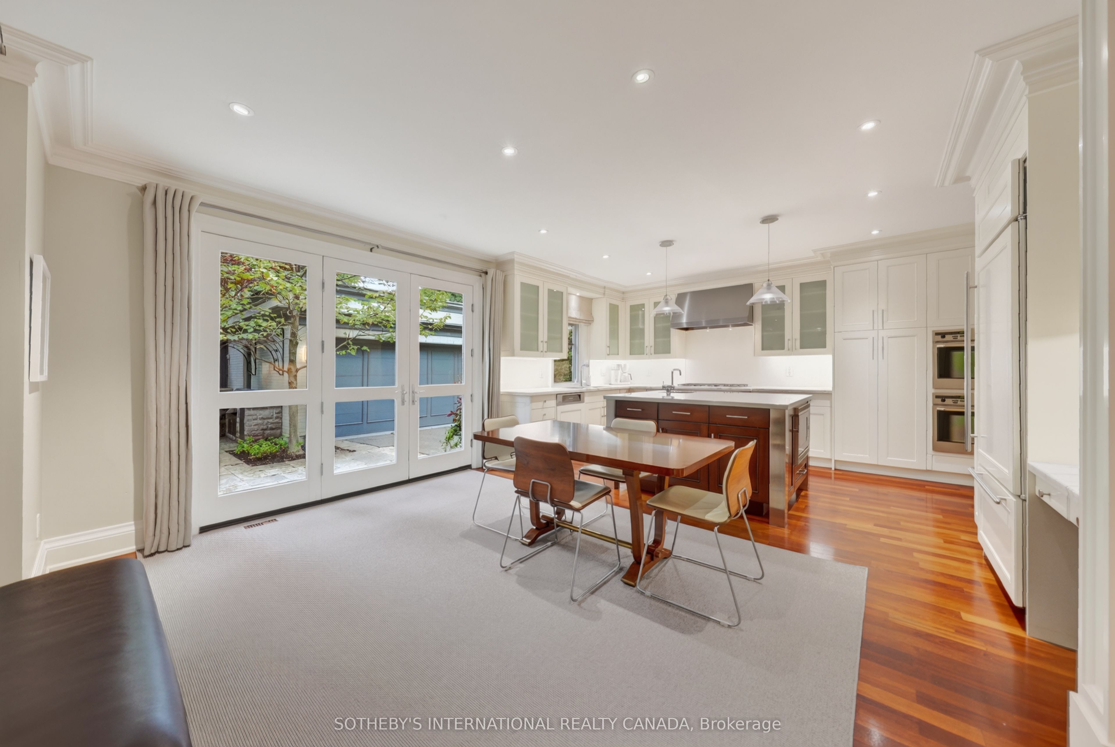 15 Alexandra Wood Property Photo 16