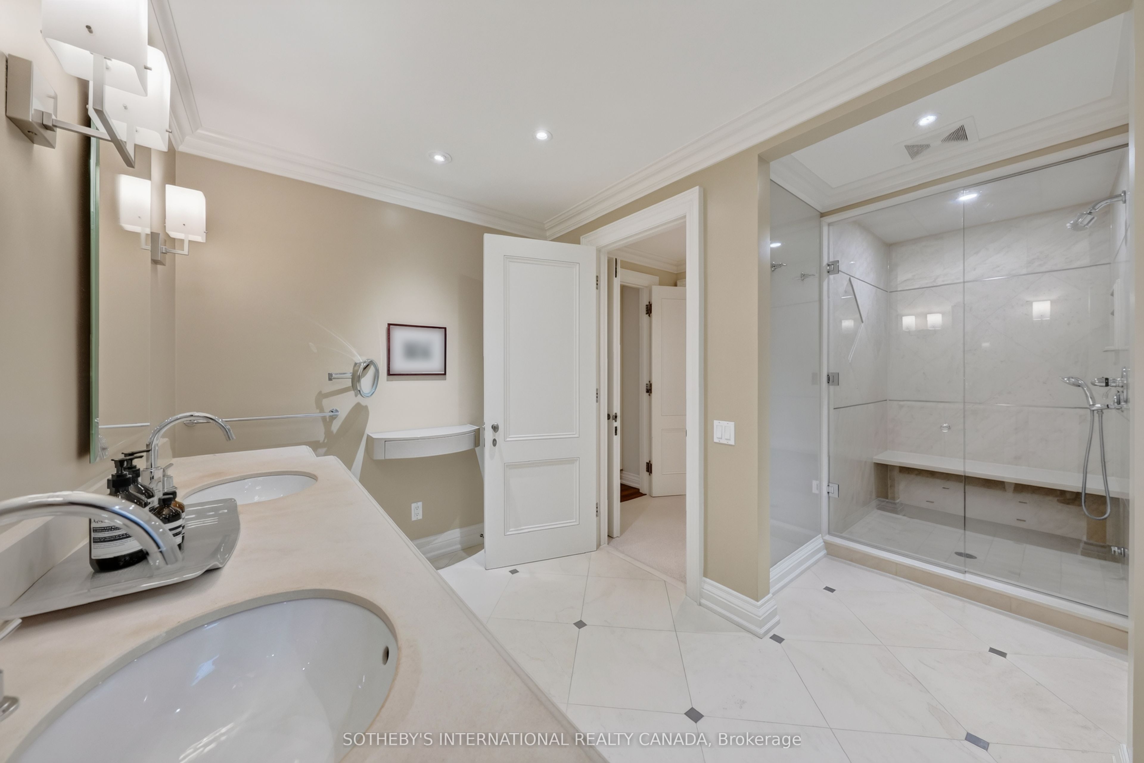 15 Alexandra Wood Property Photo 41