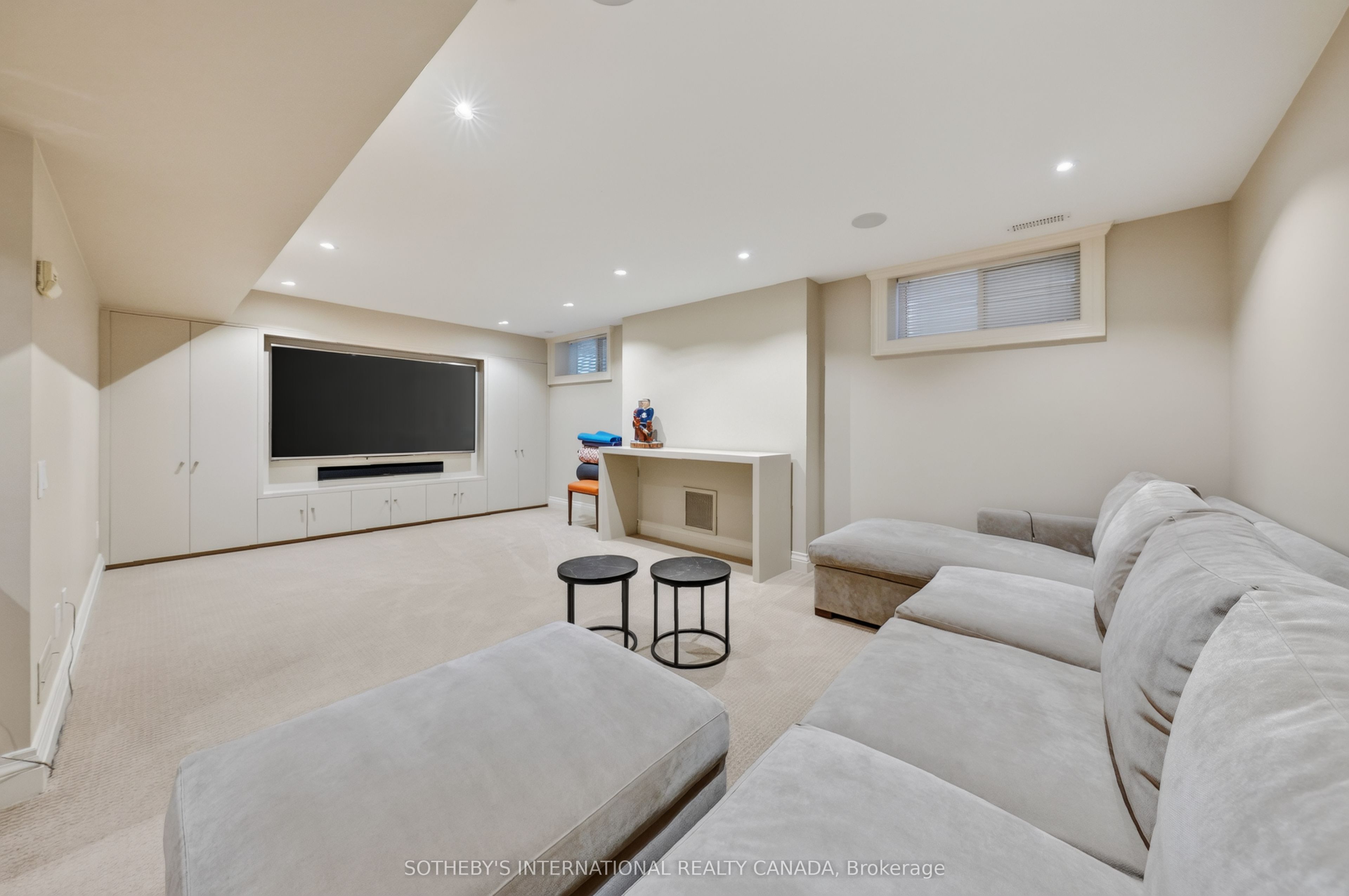 15 Alexandra Wood Property Photo 46