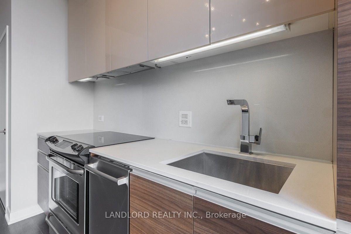 8 Gladstone Avenue 607 Property Photo 3