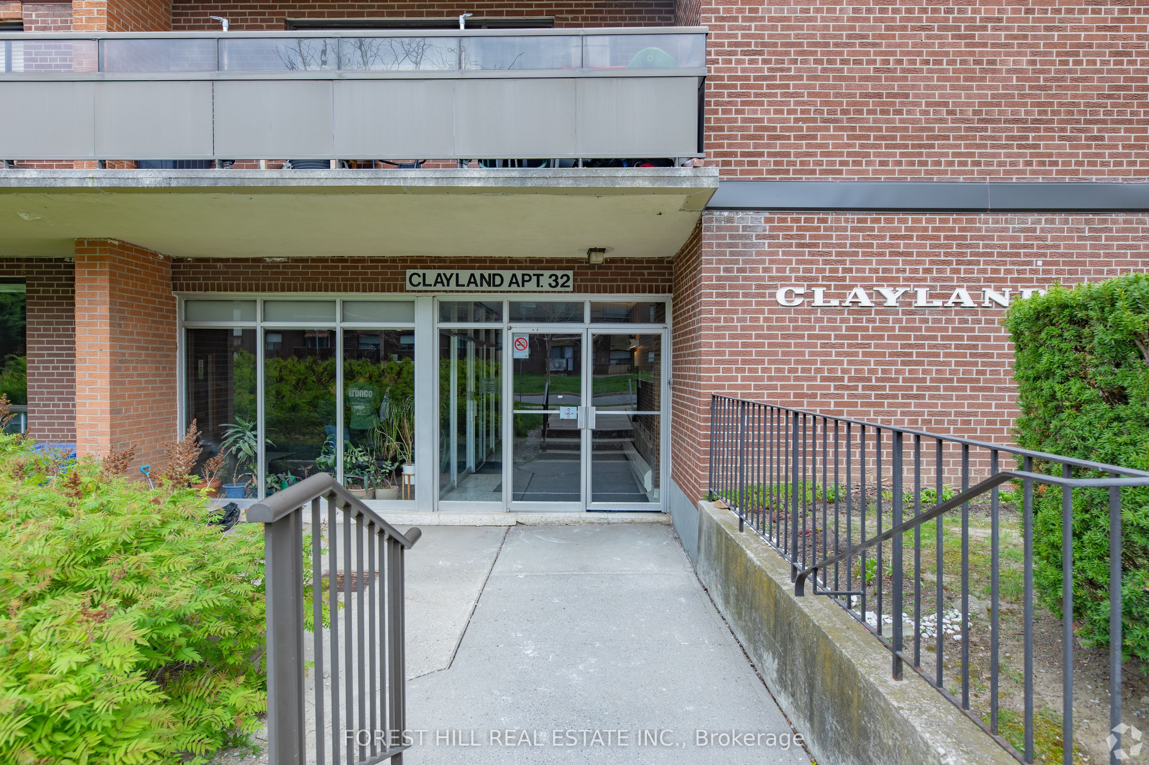 32 Clayland Drive 406 Property Photo 2