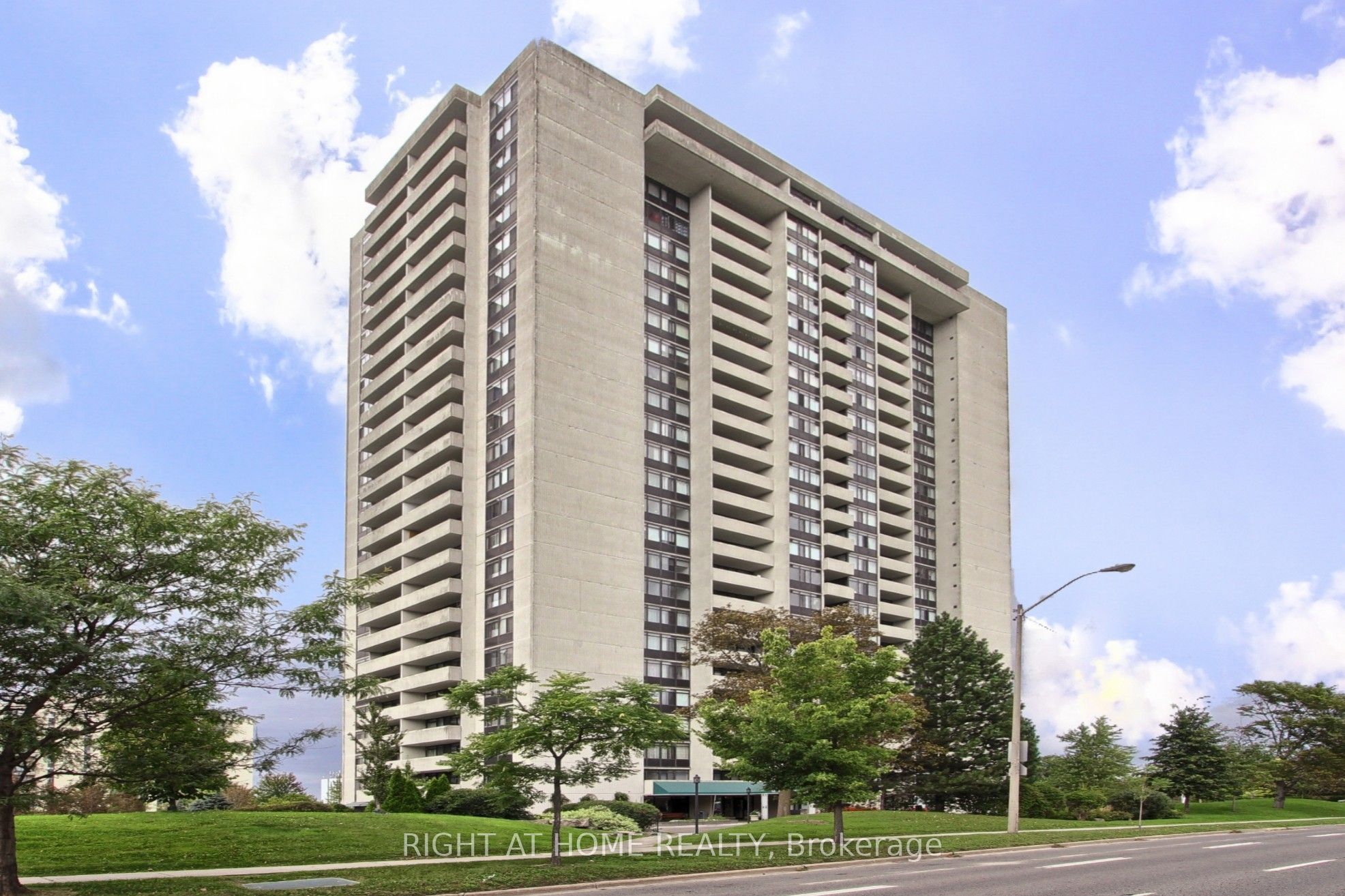 3300 Don Mills Road 1006