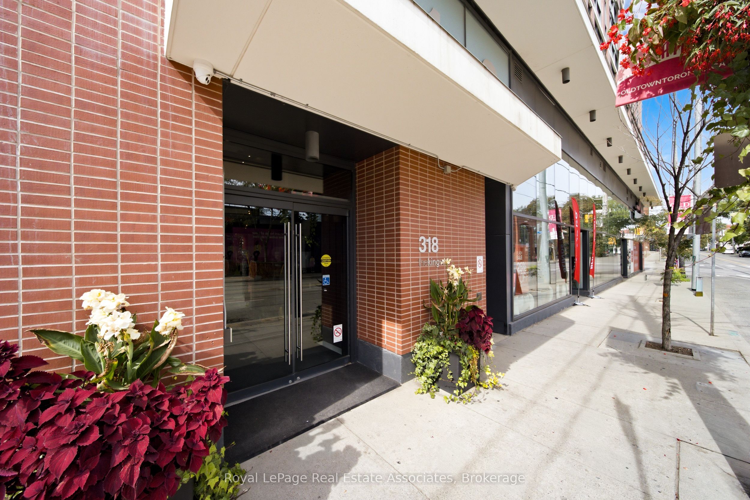 318 King Street E 302