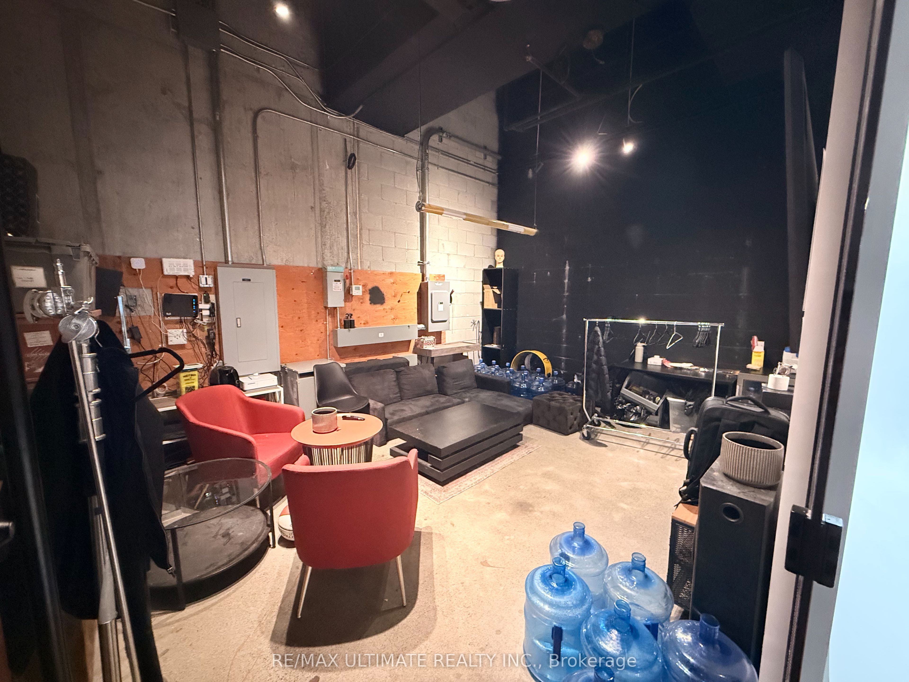 612 Richmond Street W A Property Photo 16