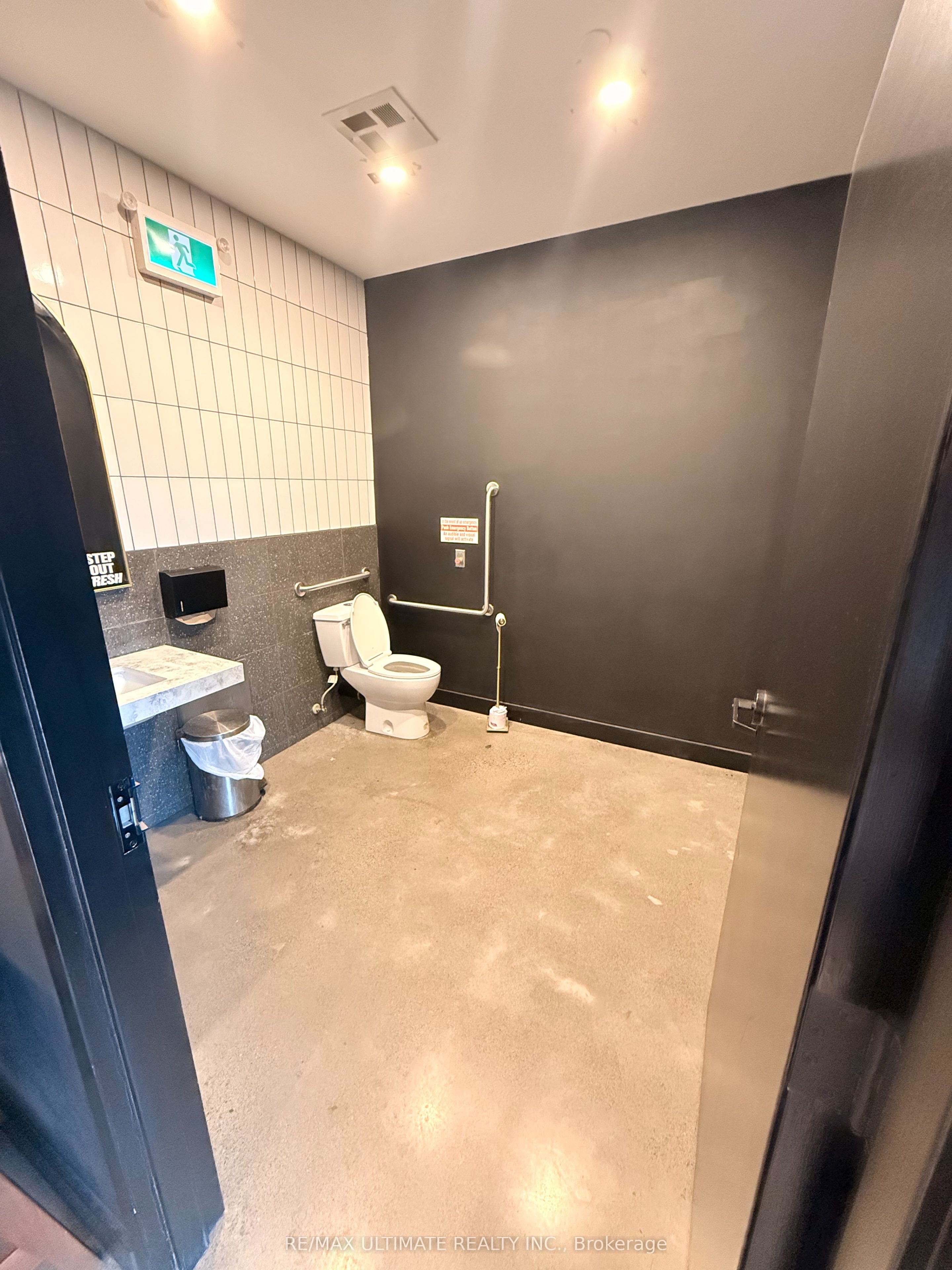 612 Richmond Street W A Property Photo 18