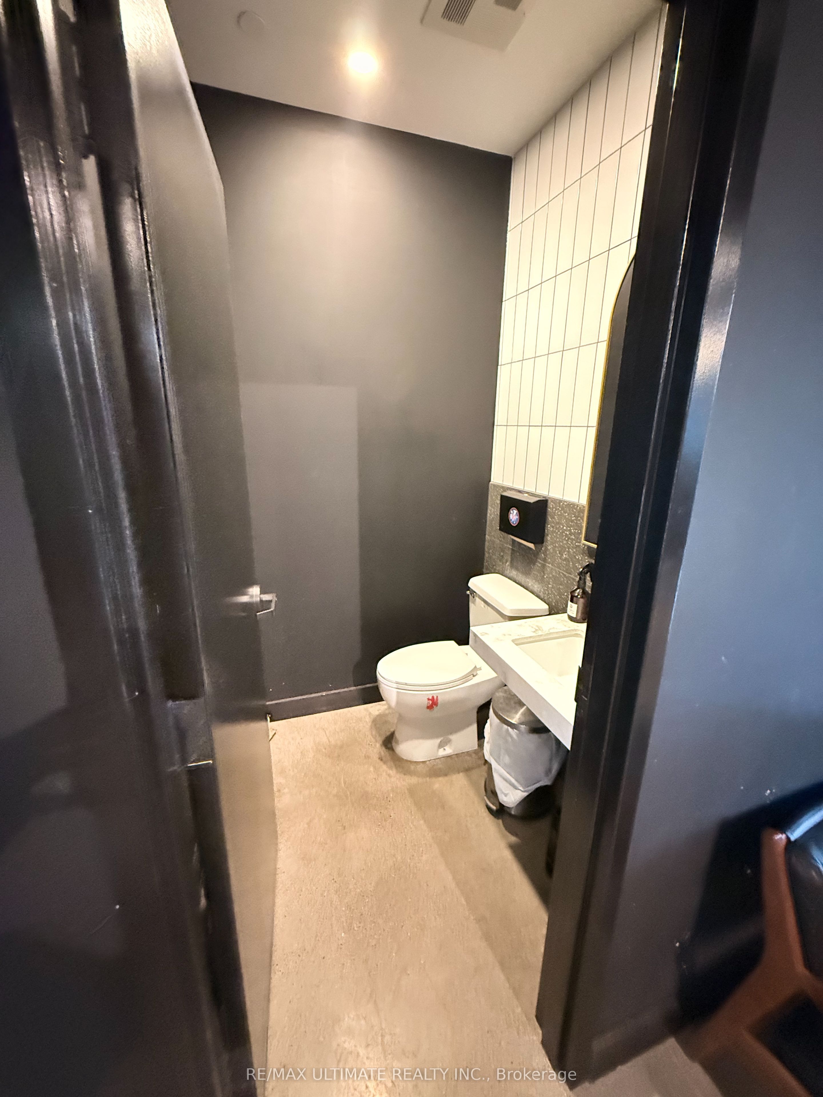 612 Richmond Street W A Property Photo 23