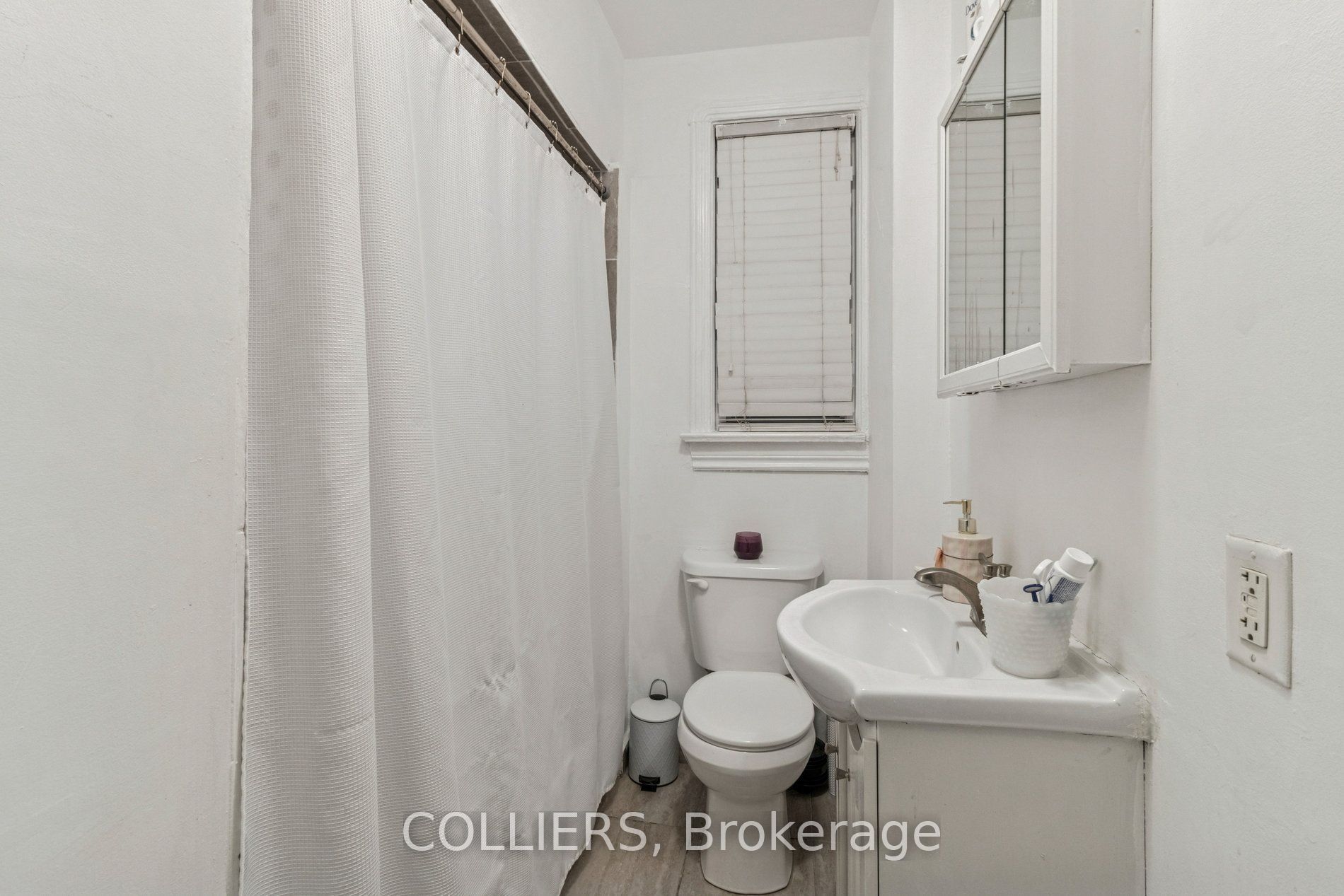 1703/1705 Bathurst Street Property Photo 10