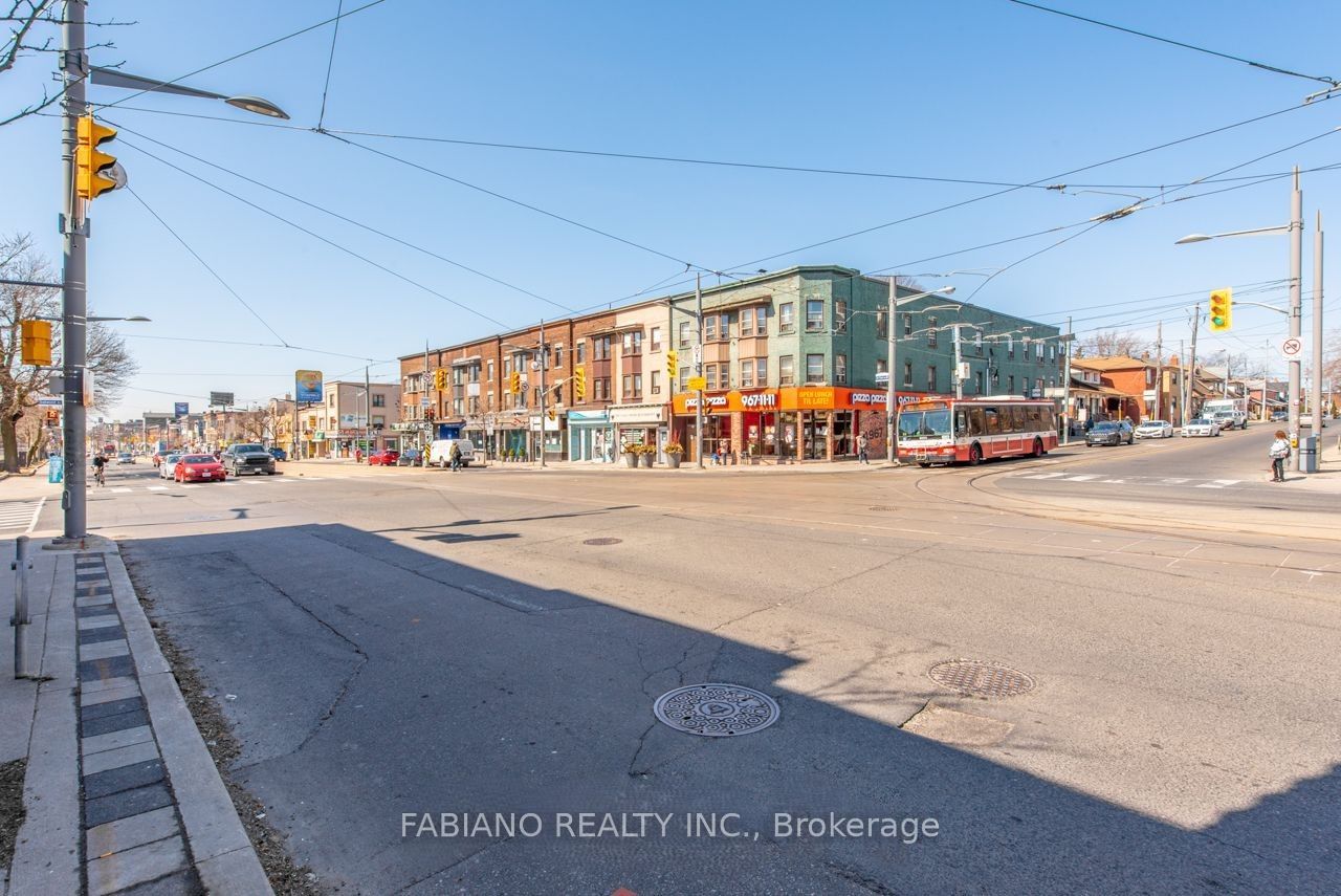 944 St Clair Avenue W Property Photo 5