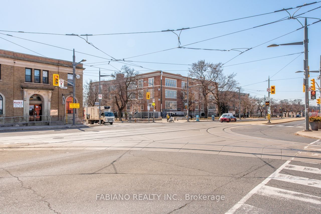 944 St Clair Avenue W Property Photo 15