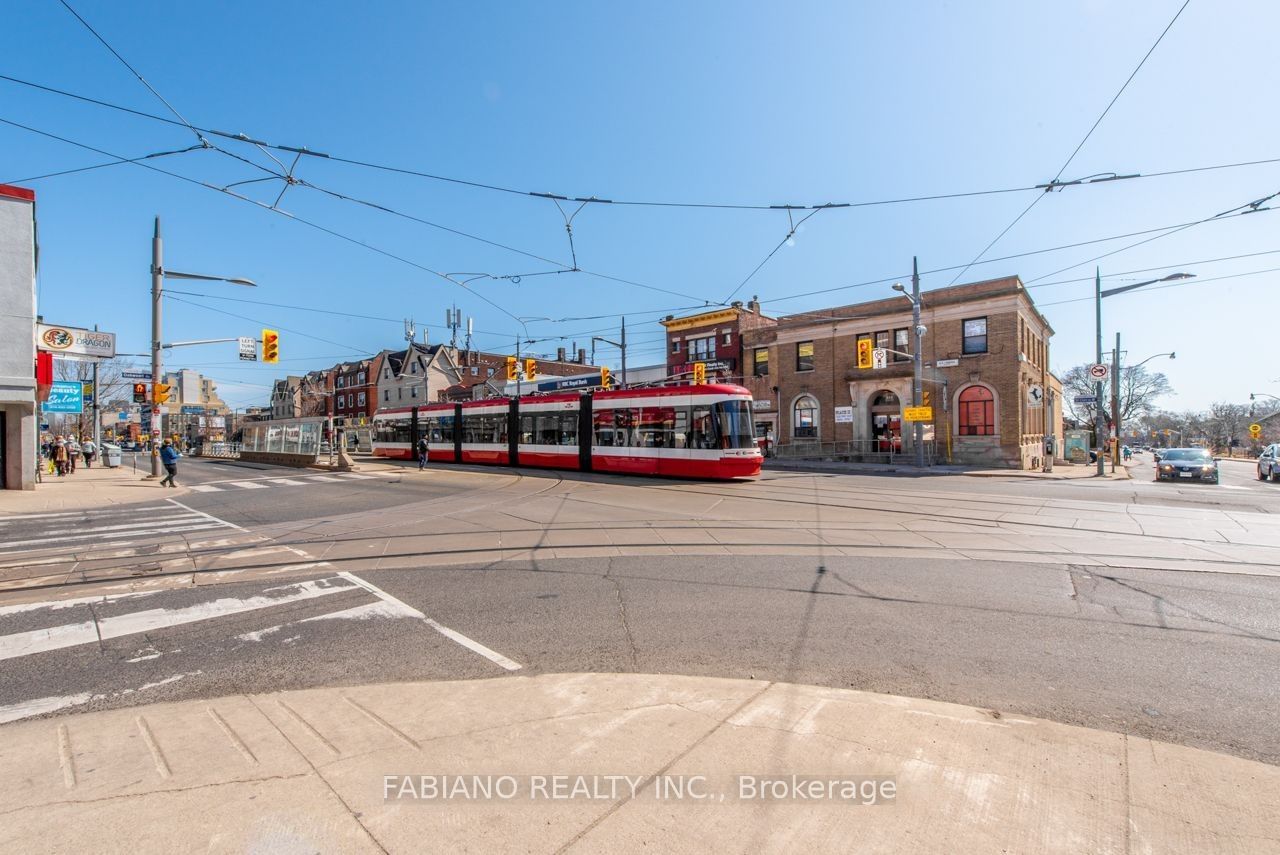 944 St Clair Avenue W Property Photo 17