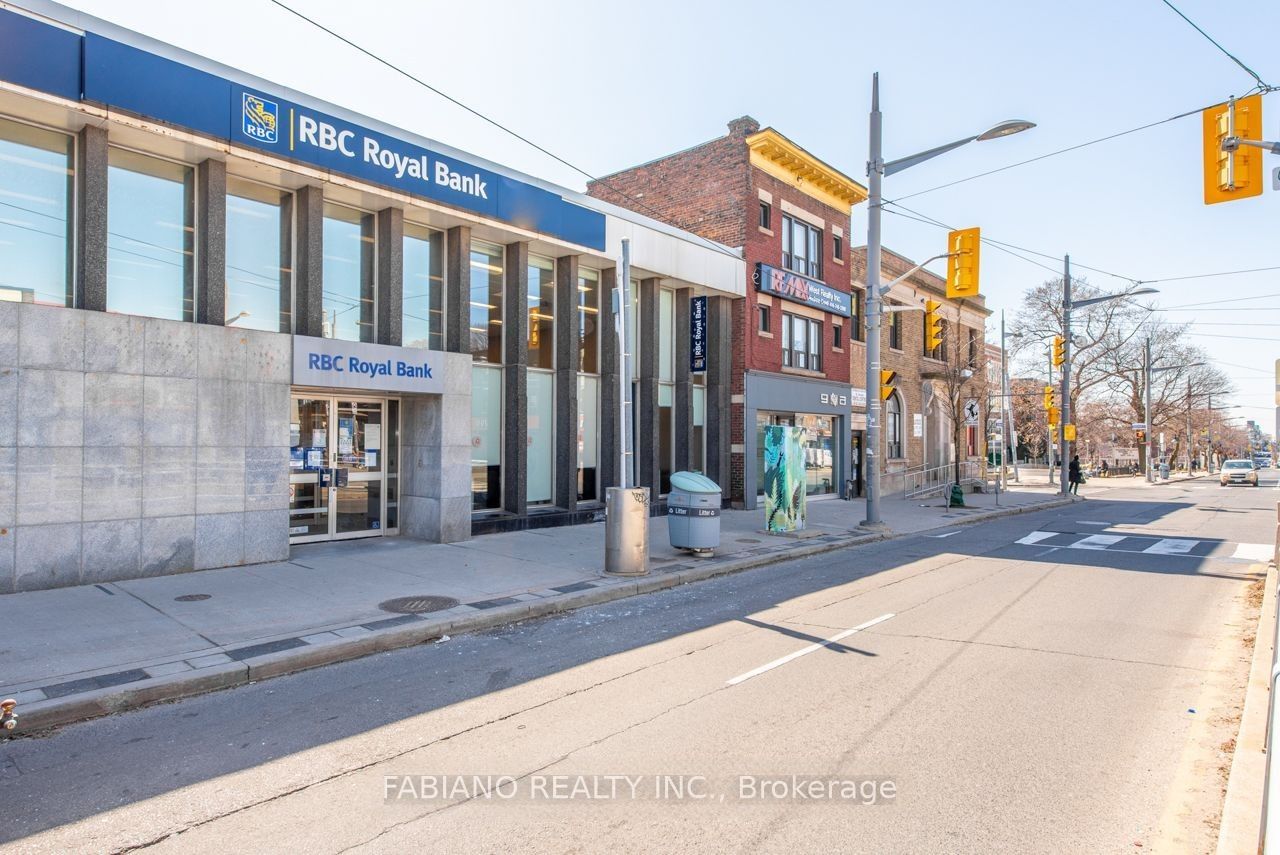 944 St Clair Avenue W Property Photo 18
