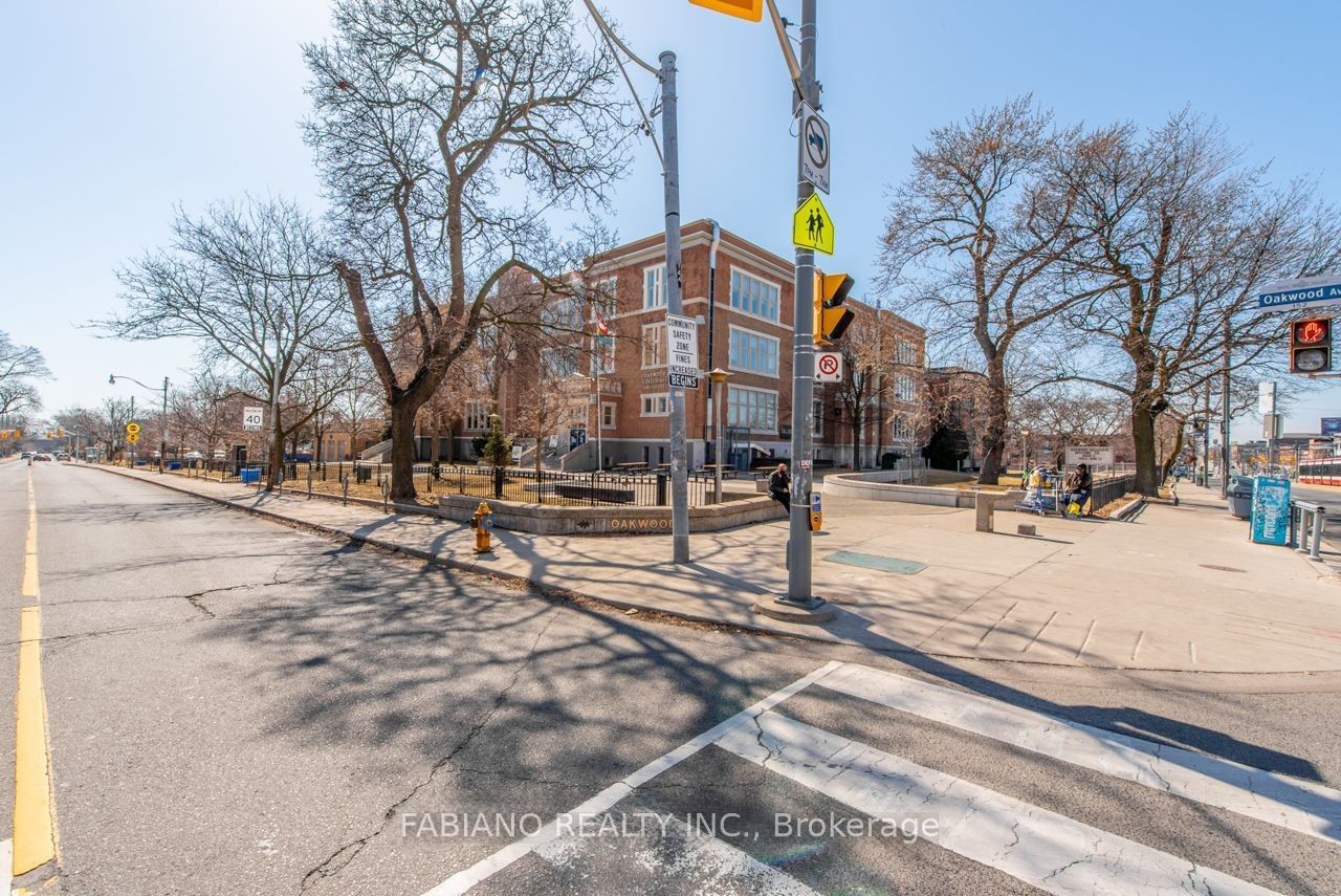 944 St Clair Avenue W Property Photo 19
