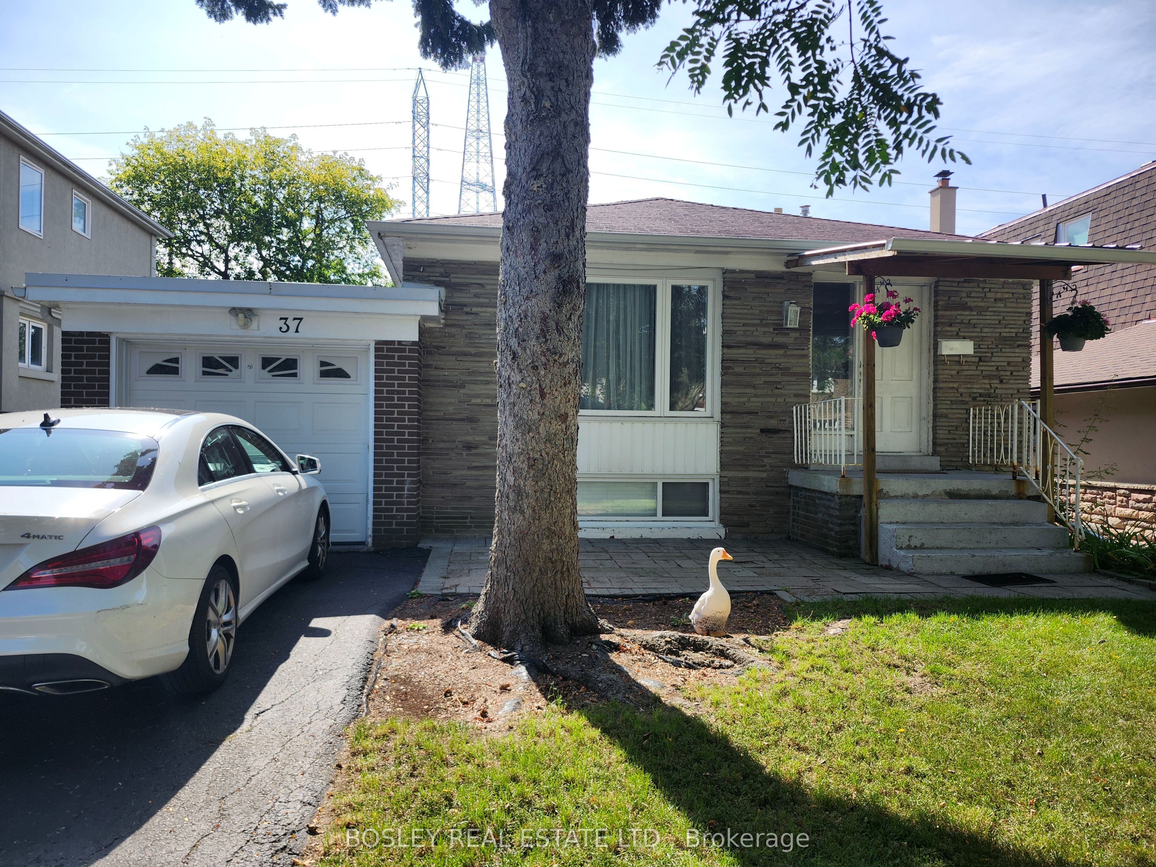 37 Summerside Crescent Main Property Photo 1
