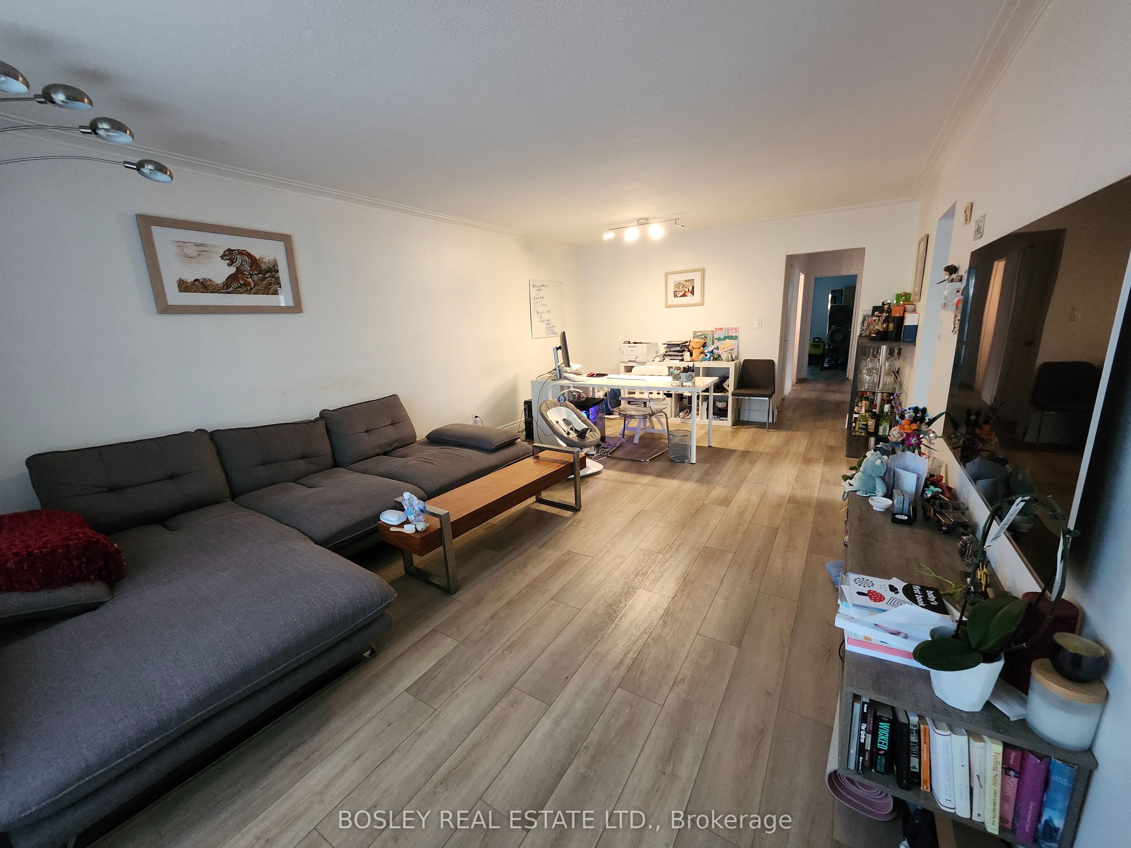 37 Summerside Crescent Main Property Photo 2