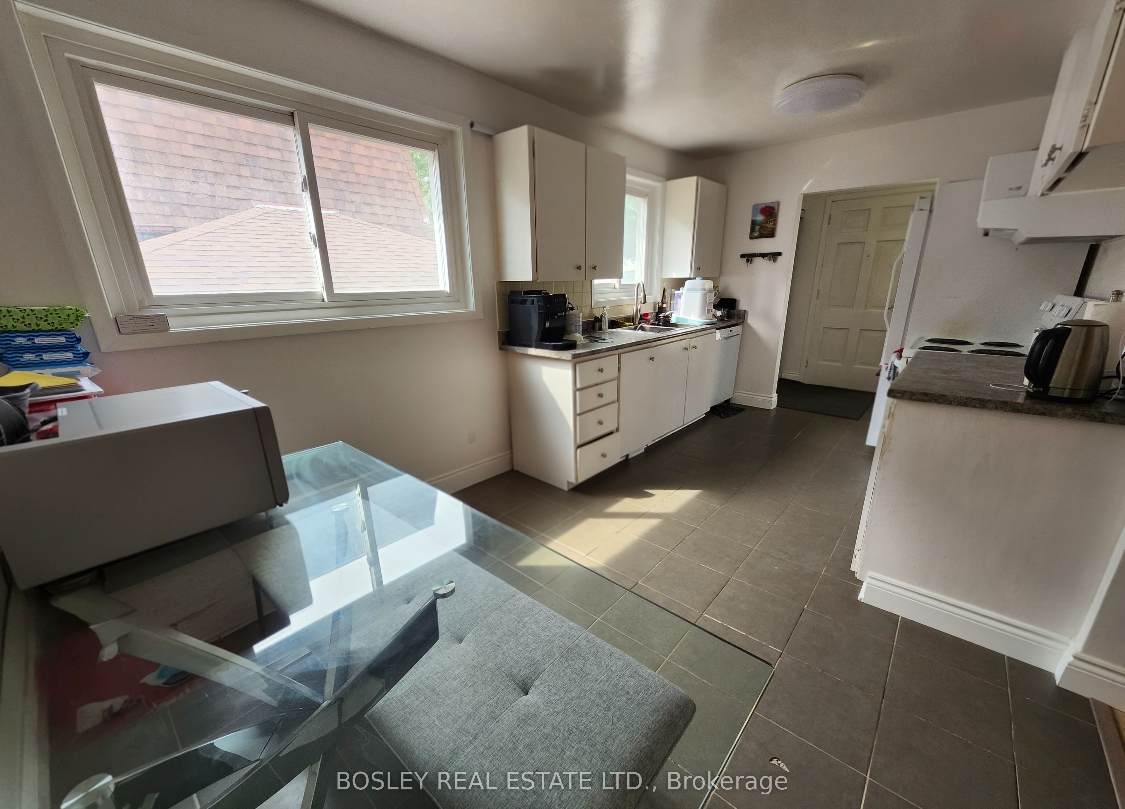 37 Summerside Crescent Main Property Photo 4
