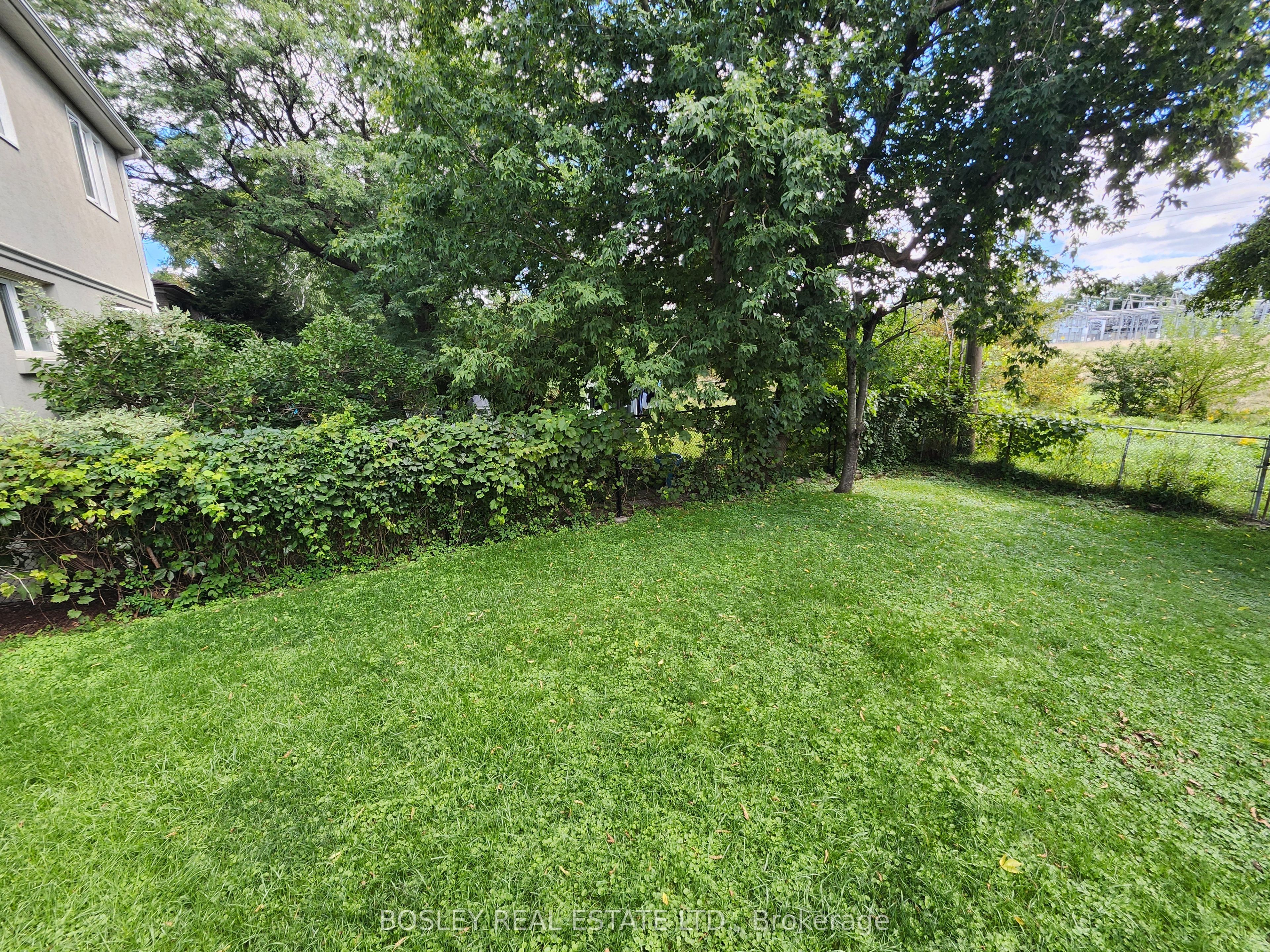 37 Summerside Crescent Main Property Photo 12