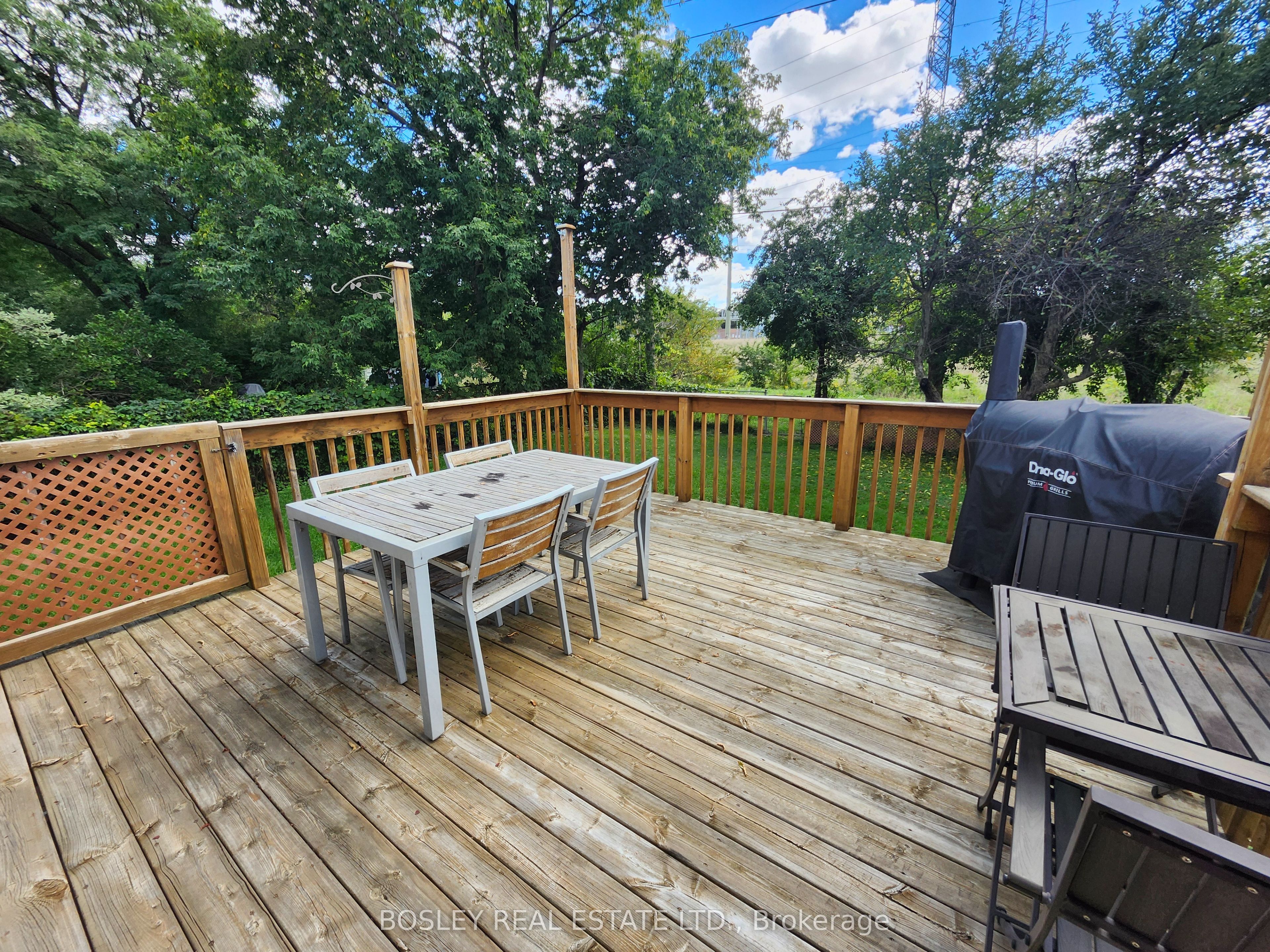 37 Summerside Crescent Main Property Photo 14