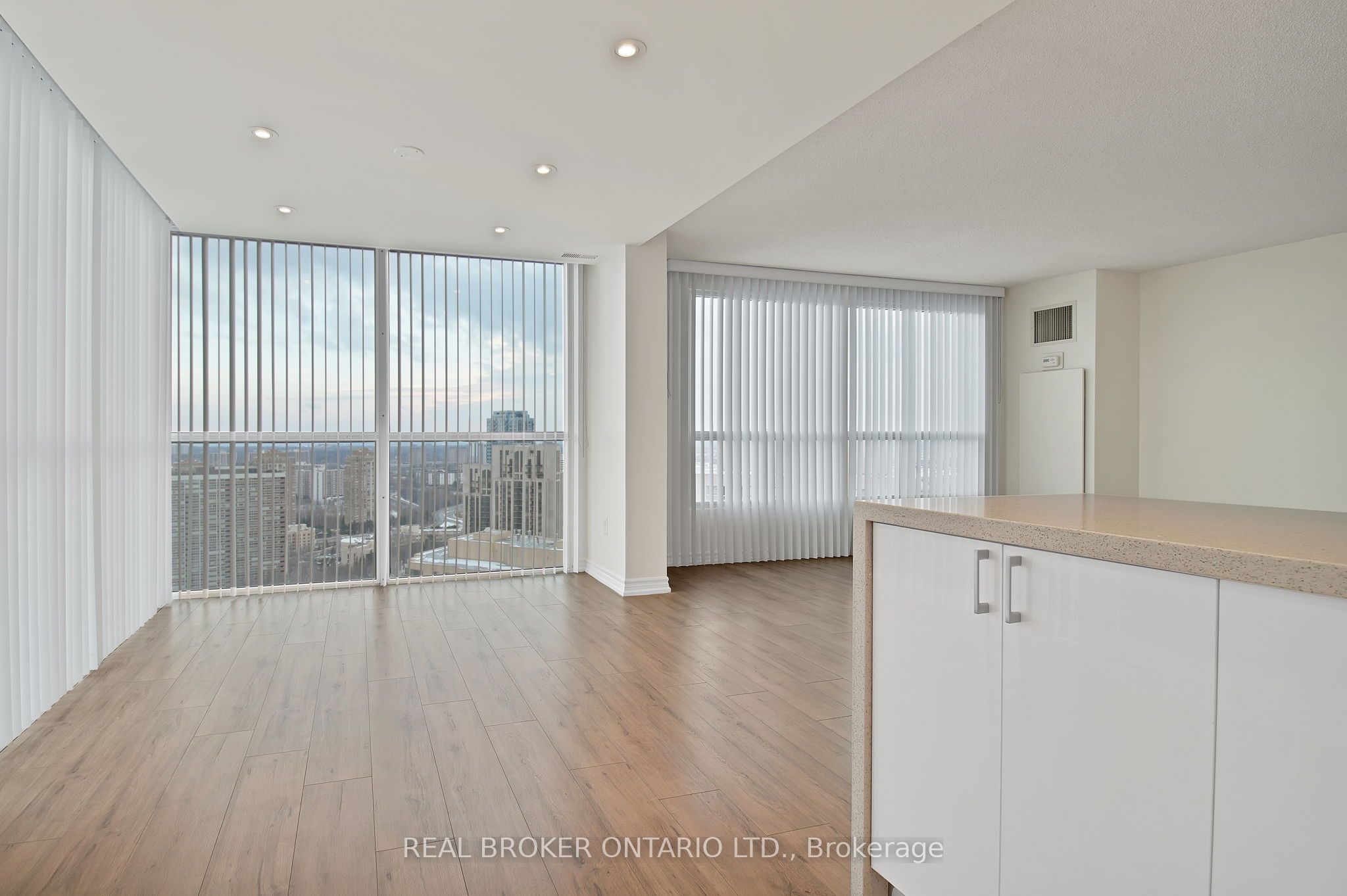 5 Concorde Place 3301 Property Photo 6