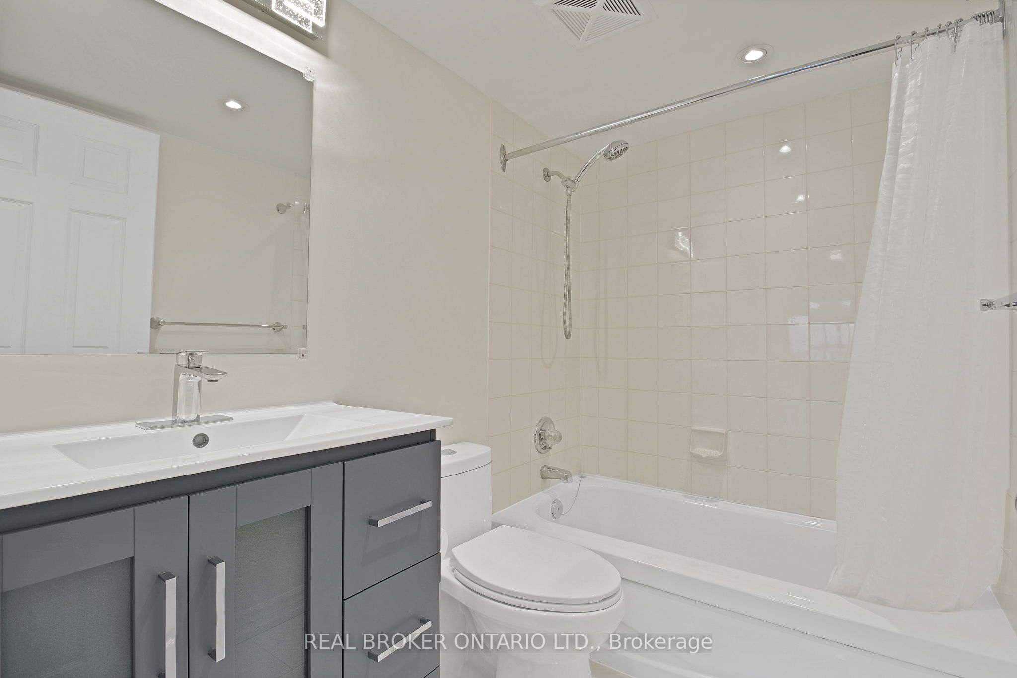 5 Concorde Place 3301 Property Photo 18