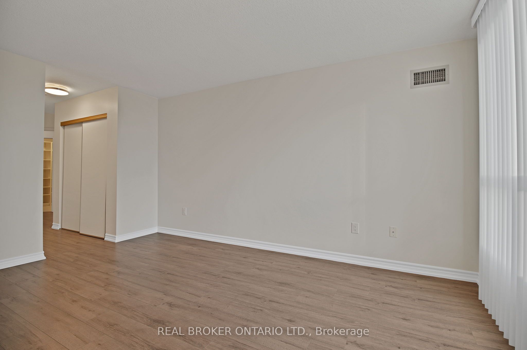 5 Concorde Place 3301 Property Photo 21
