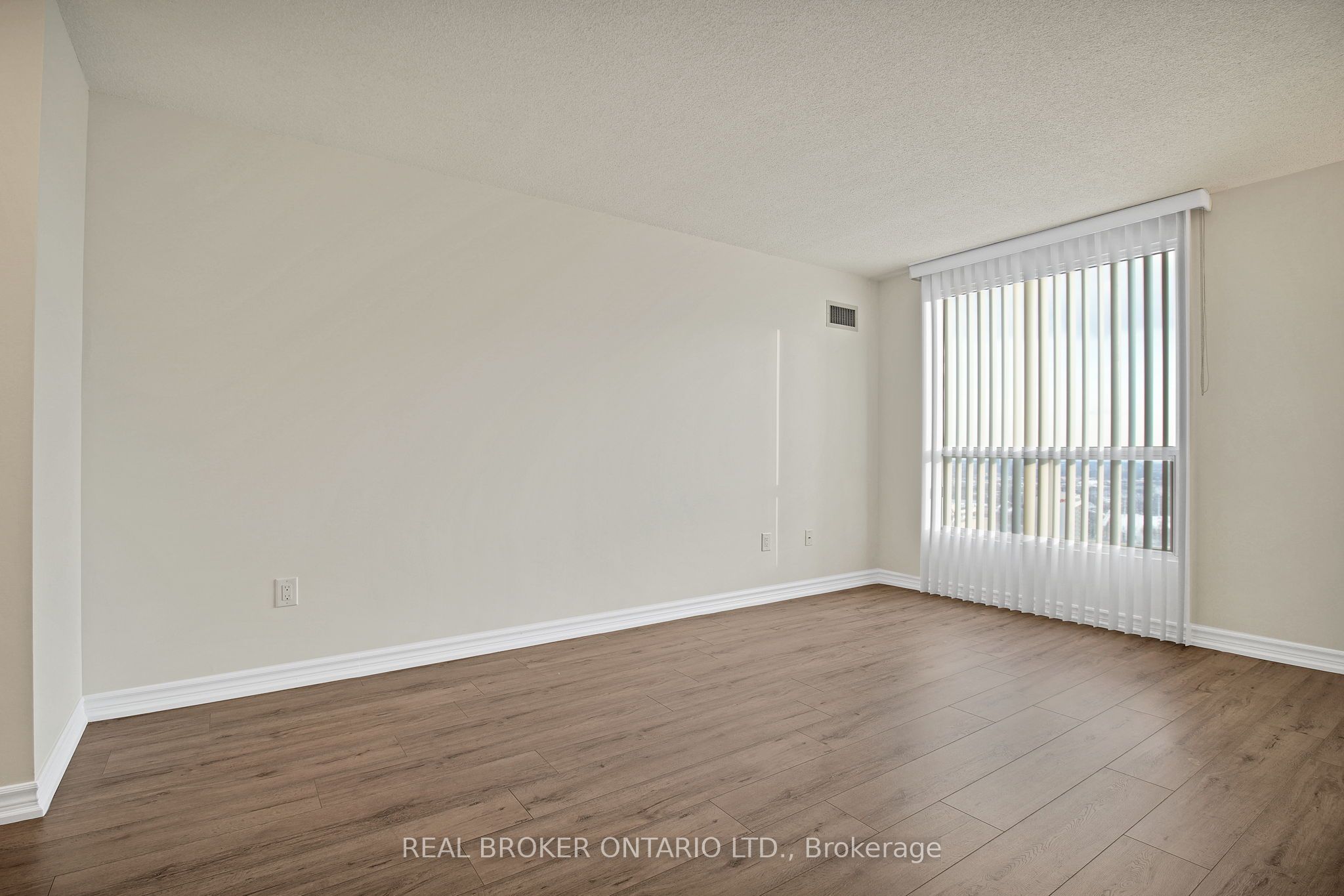 5 Concorde Place 3301 Property Photo 22
