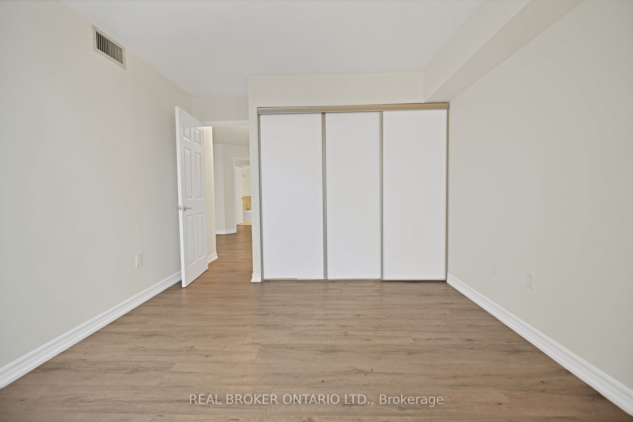 5 Concorde Place 3301 Property Photo 26