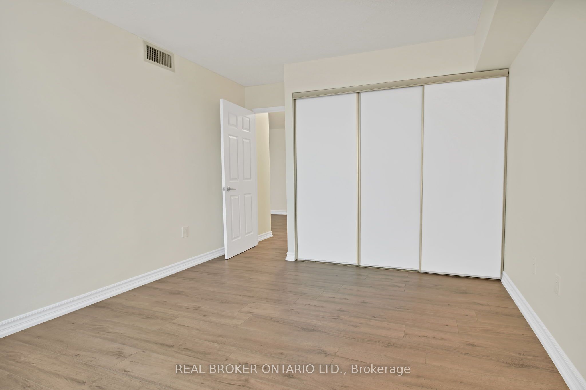 5 Concorde Place 3301 Property Photo 27
