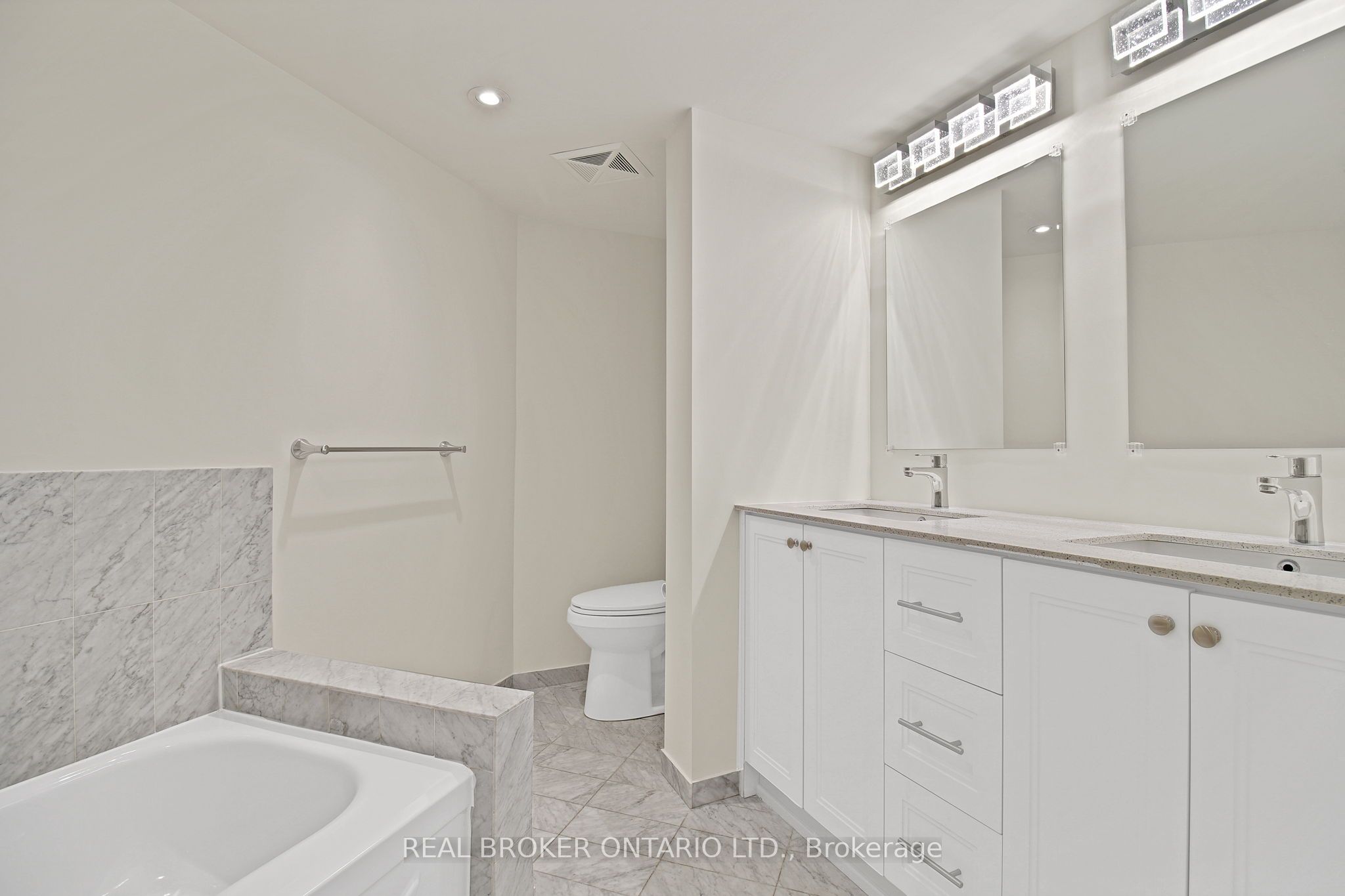 5 Concorde Place 3301 Property Photo 36
