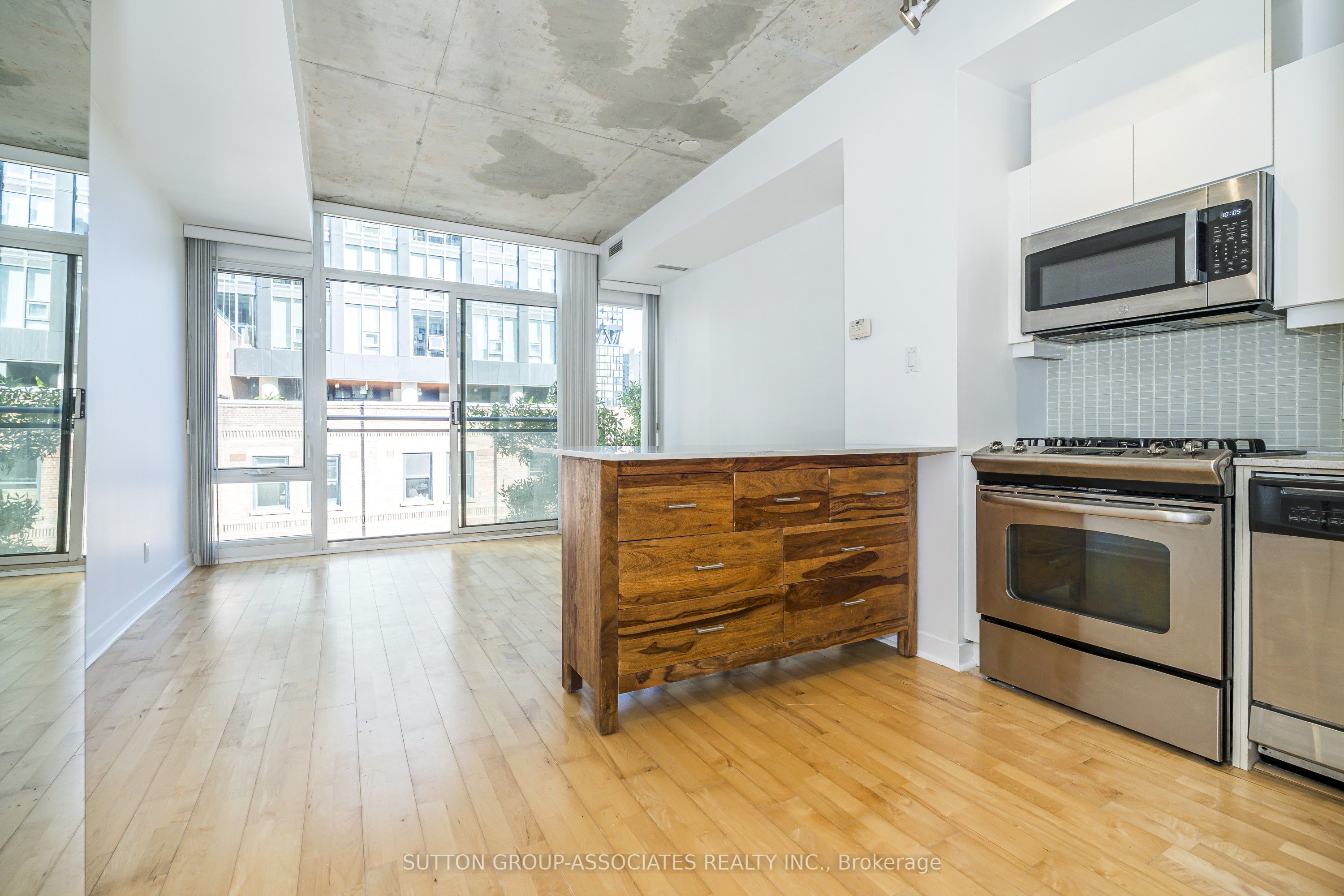 127 Queen Street E 405