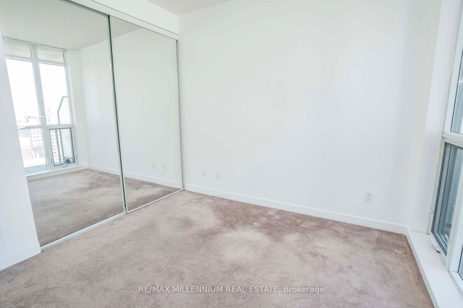 770 Bay Street 2212 Property Photo 12