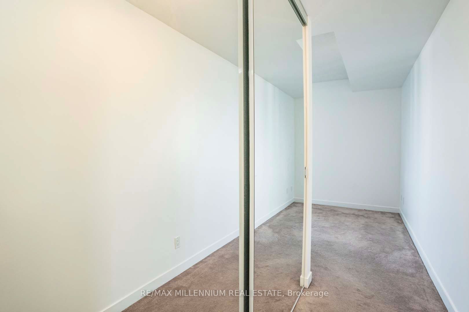 770 Bay Street 2212 Property Photo 13