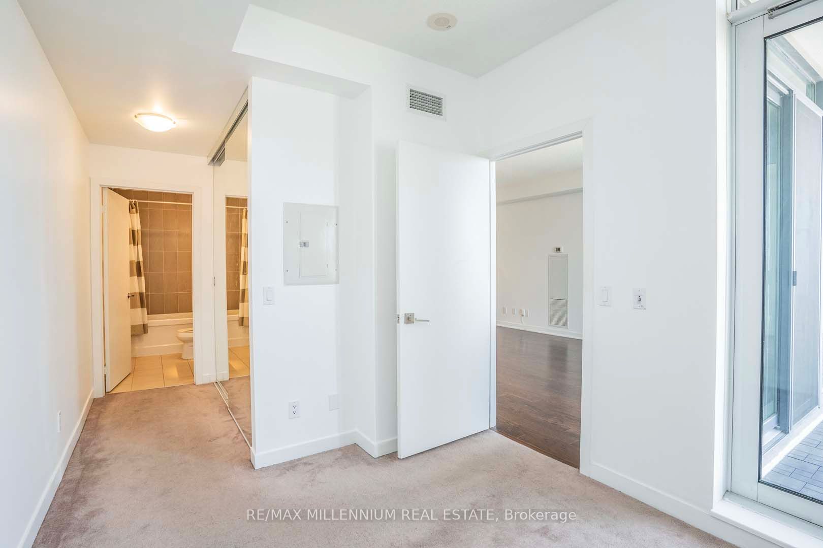 770 Bay Street 2212 Property Photo 15