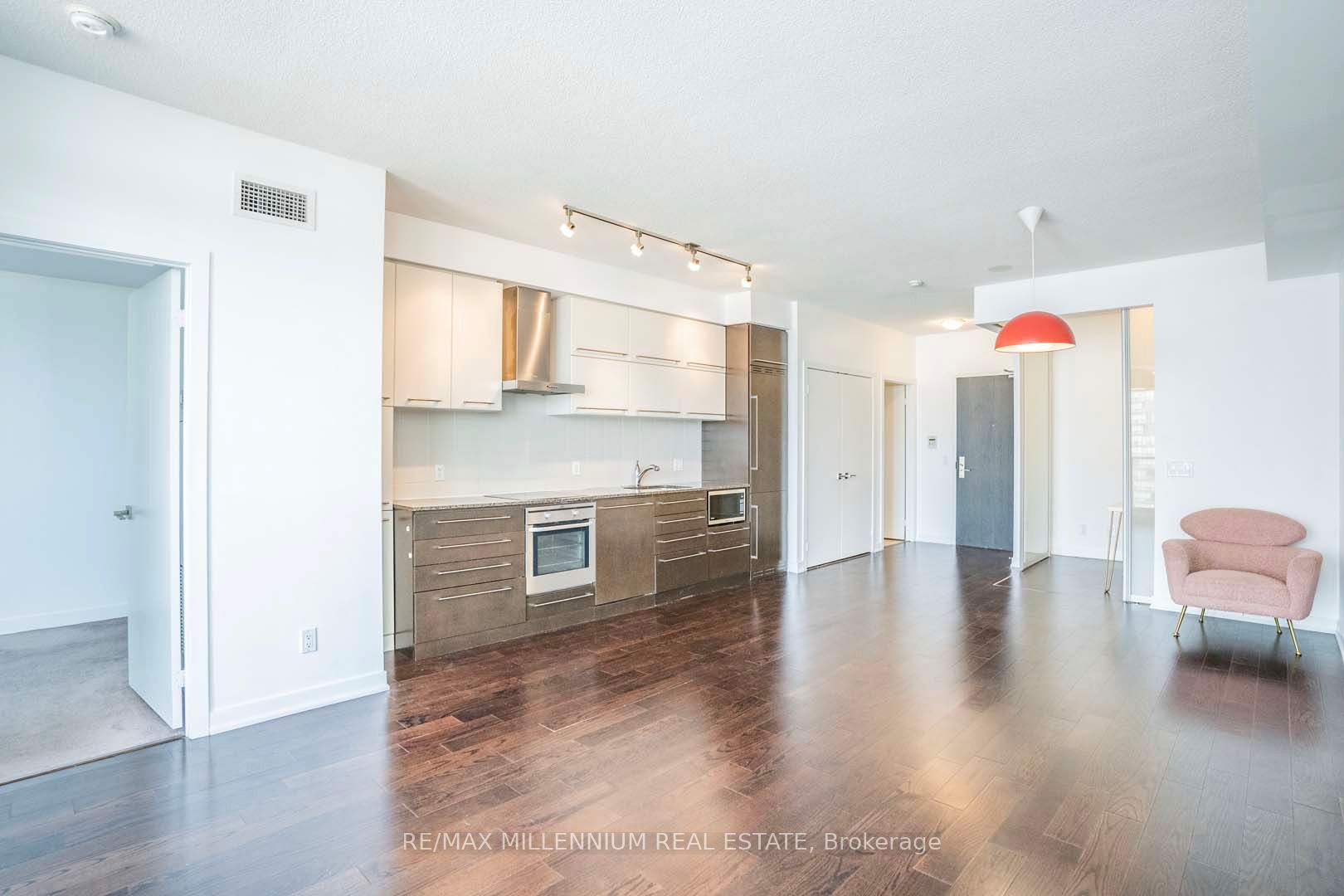 770 Bay Street 2212 Property Photo 21
