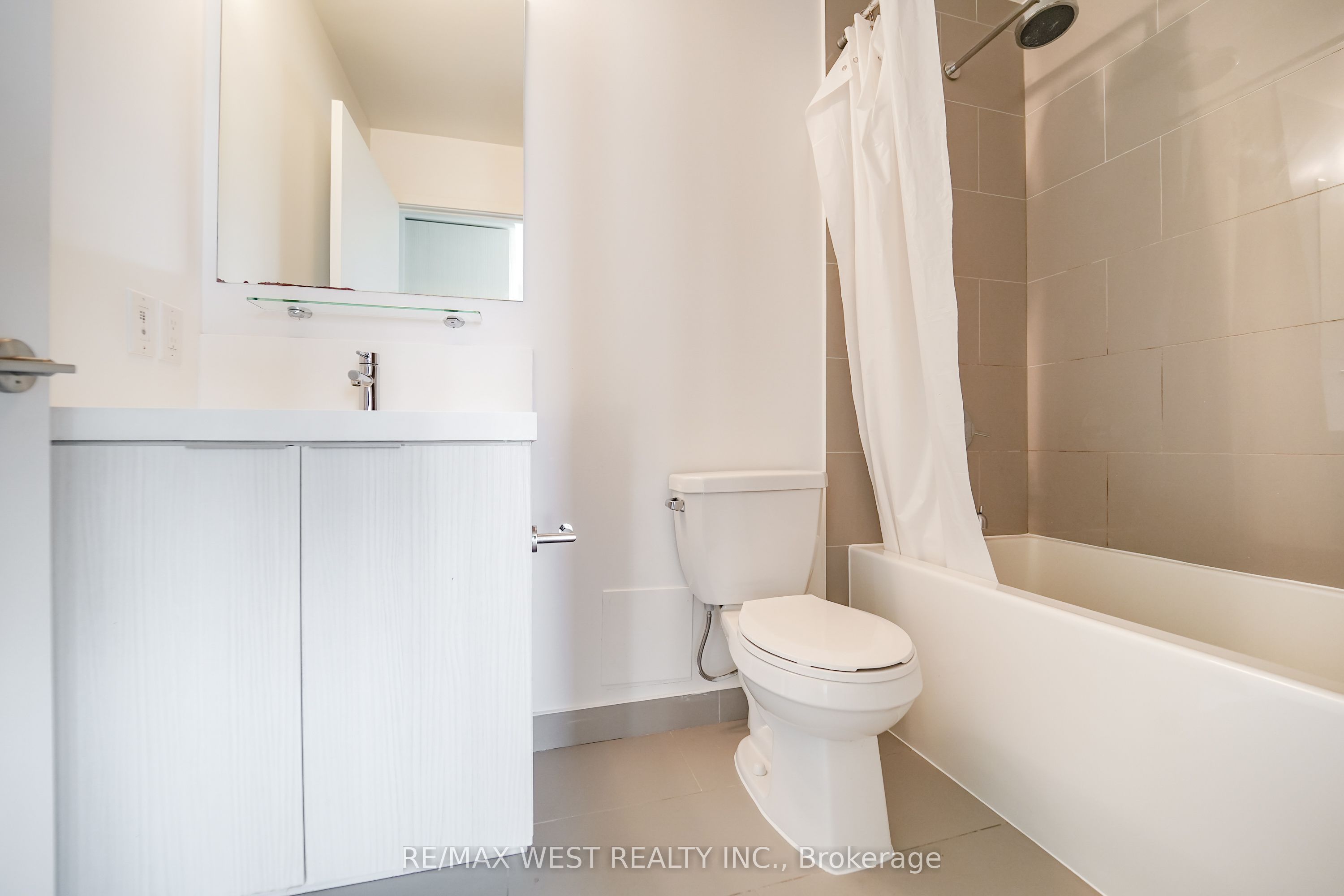 225 Sumach Street 1511 Property Photo 7