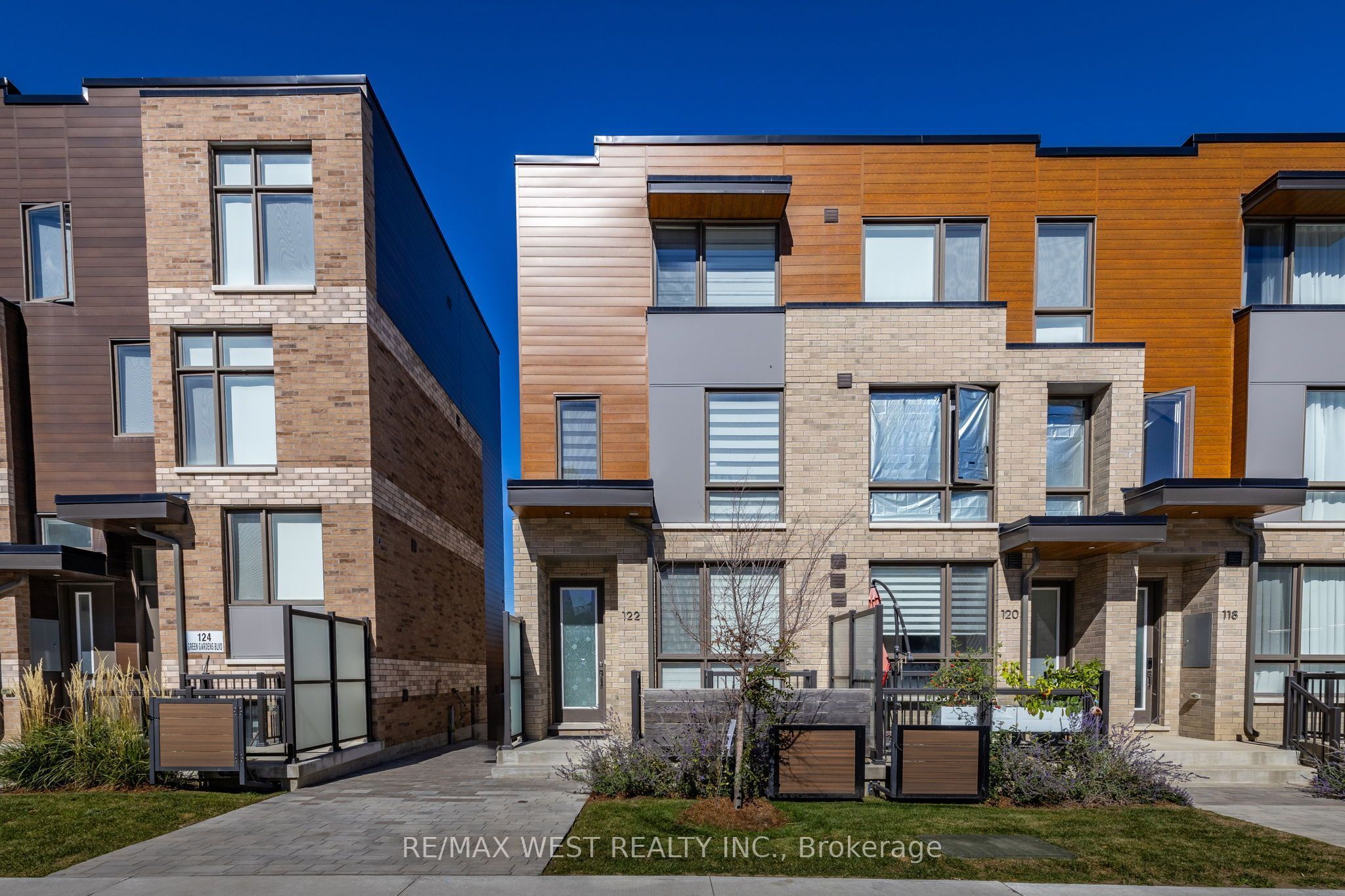 122 Green Gardens Boulevard Property Photo 1