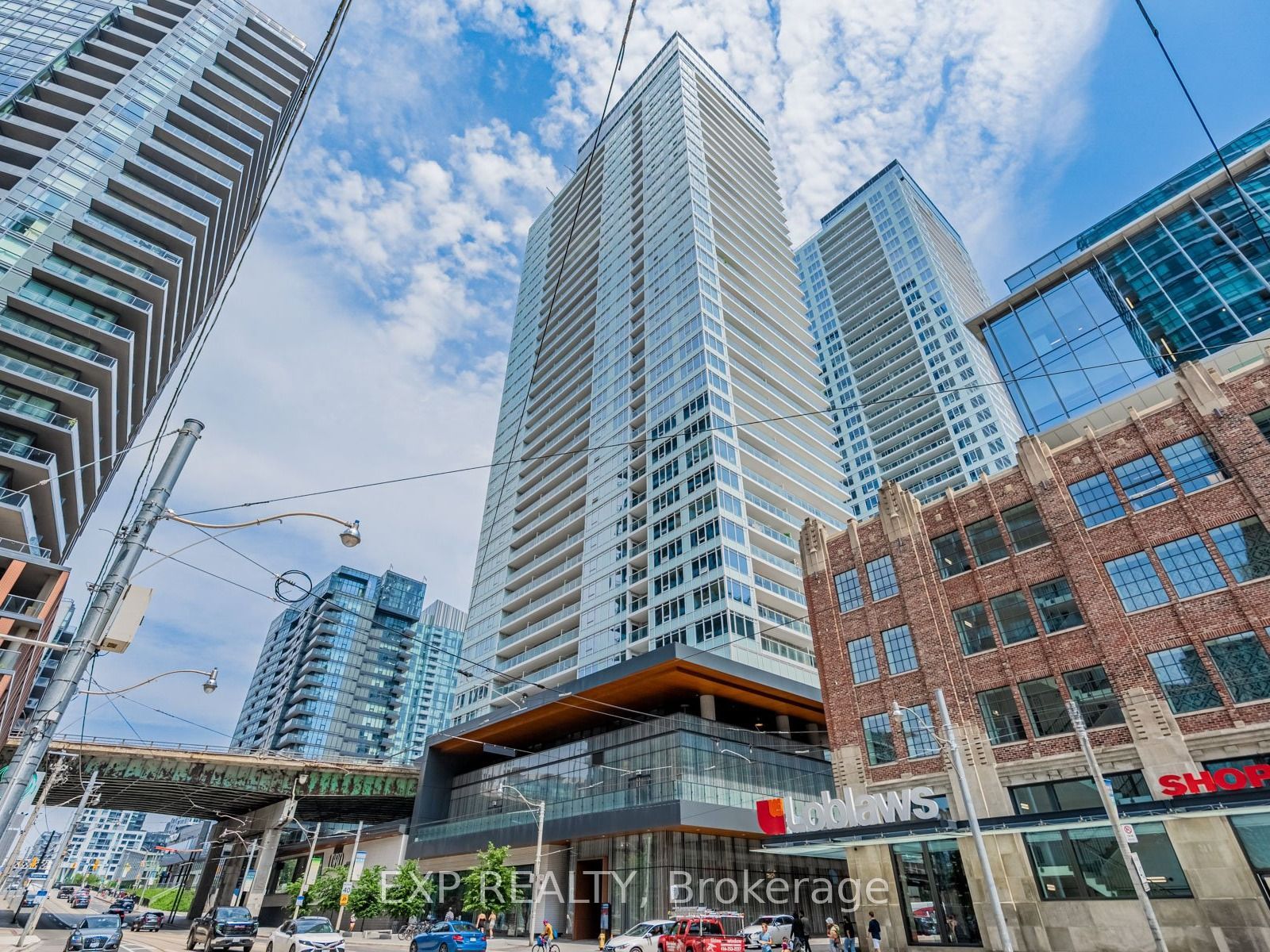 19 Bathurst Street 611 Property Photo 1