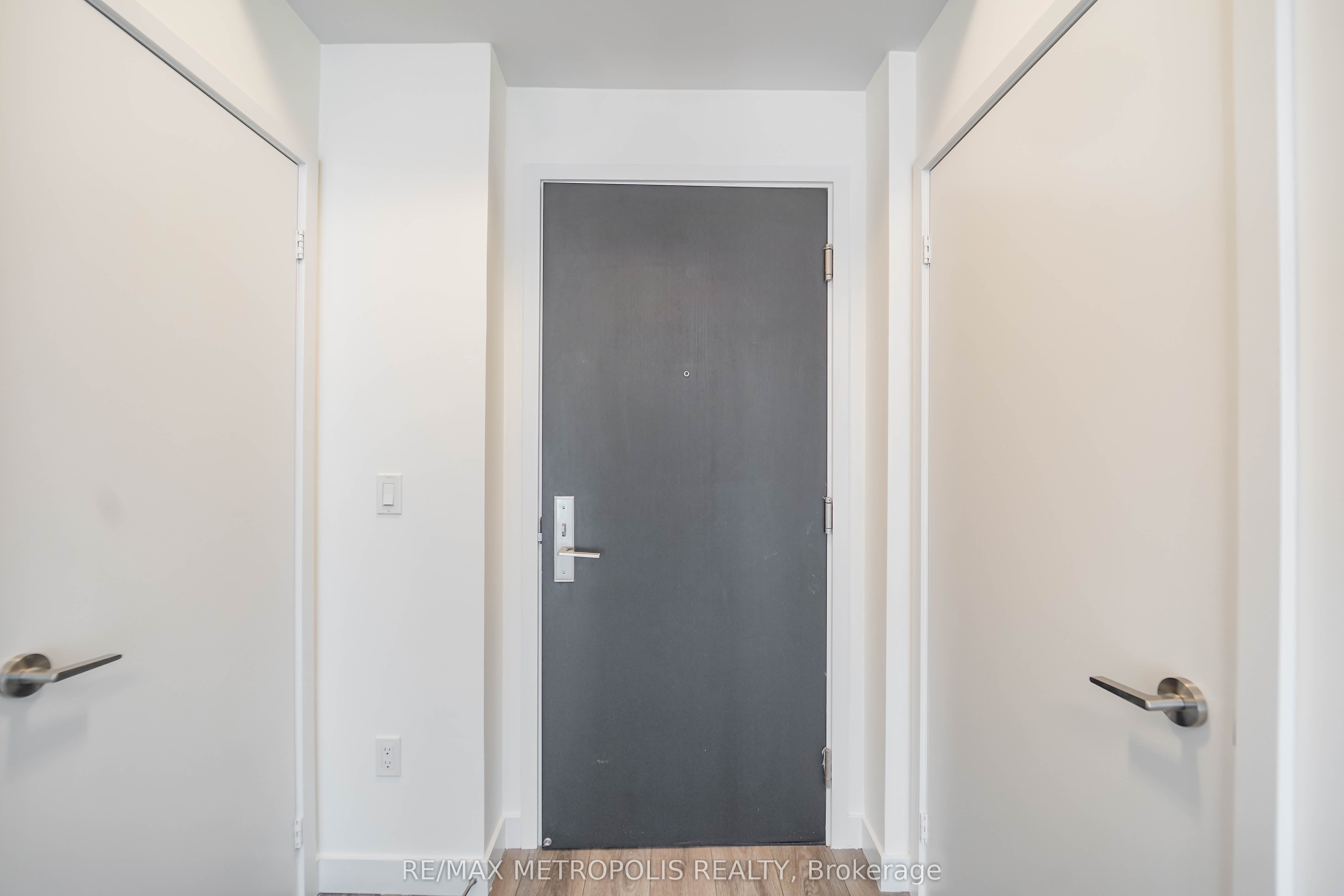 8 Eglinton Avenue E 1504 Property Photo 8