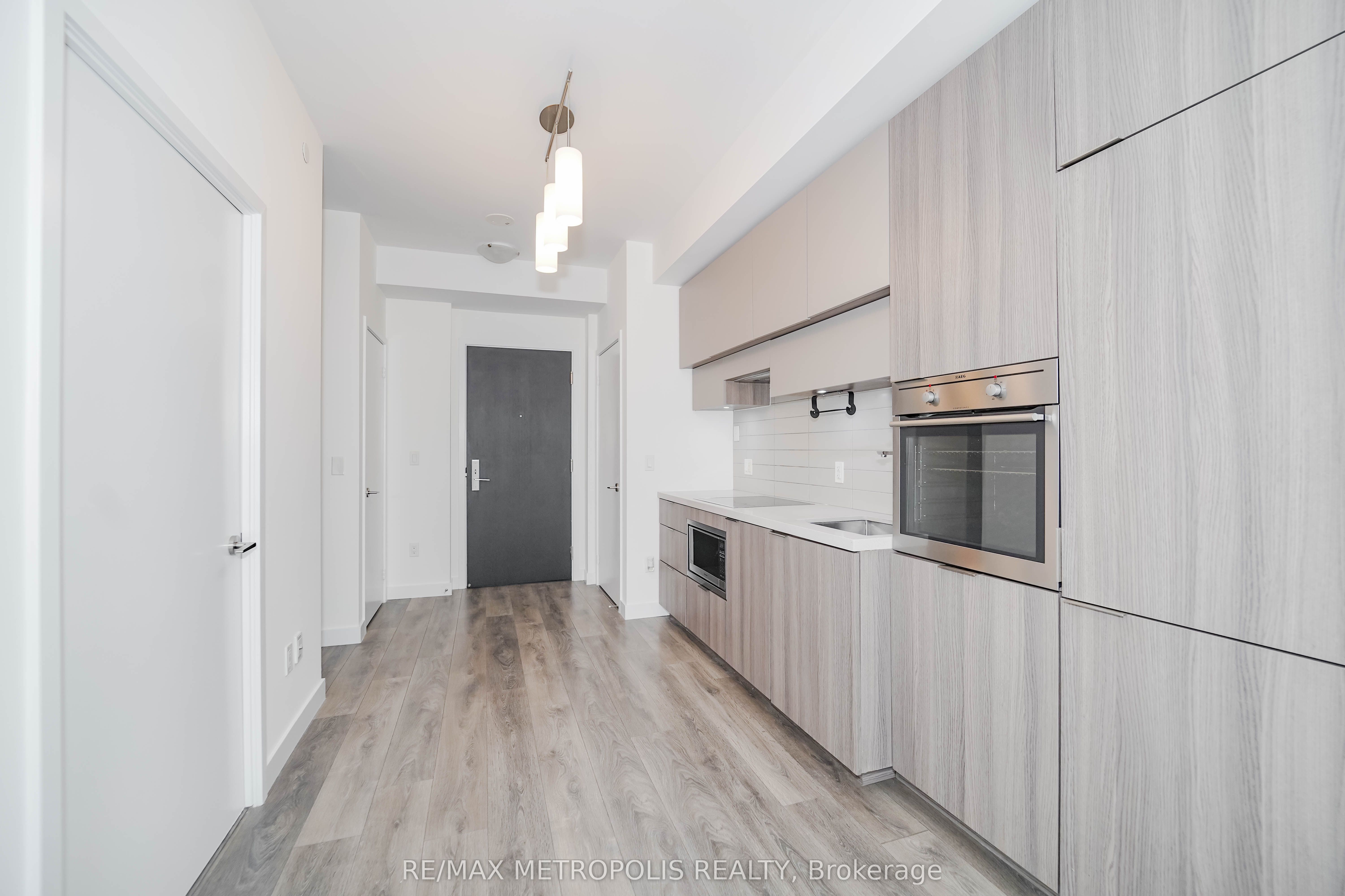 8 Eglinton Avenue E 1504 Property Photo 10
