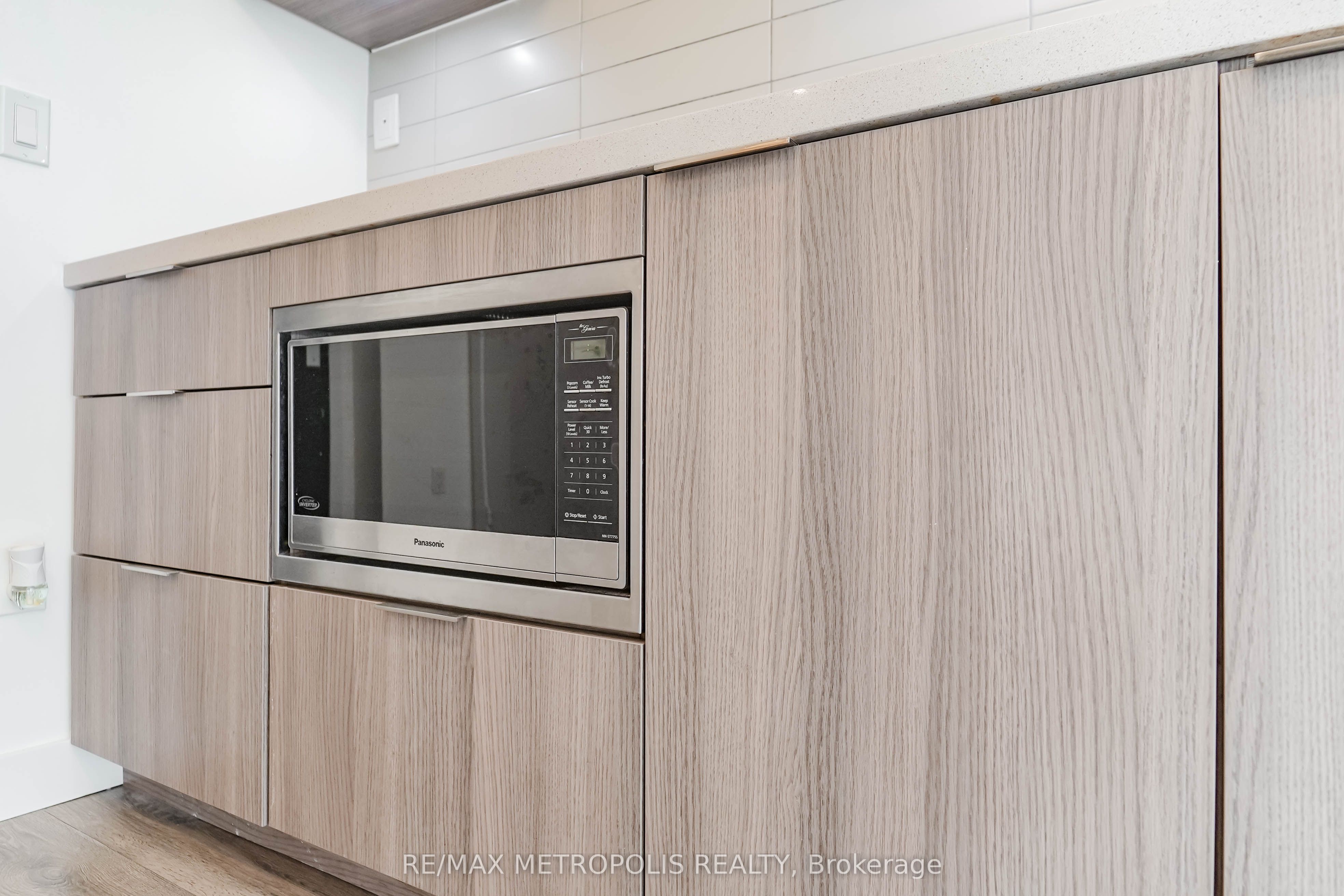 8 Eglinton Avenue E 1504 Property Photo 12