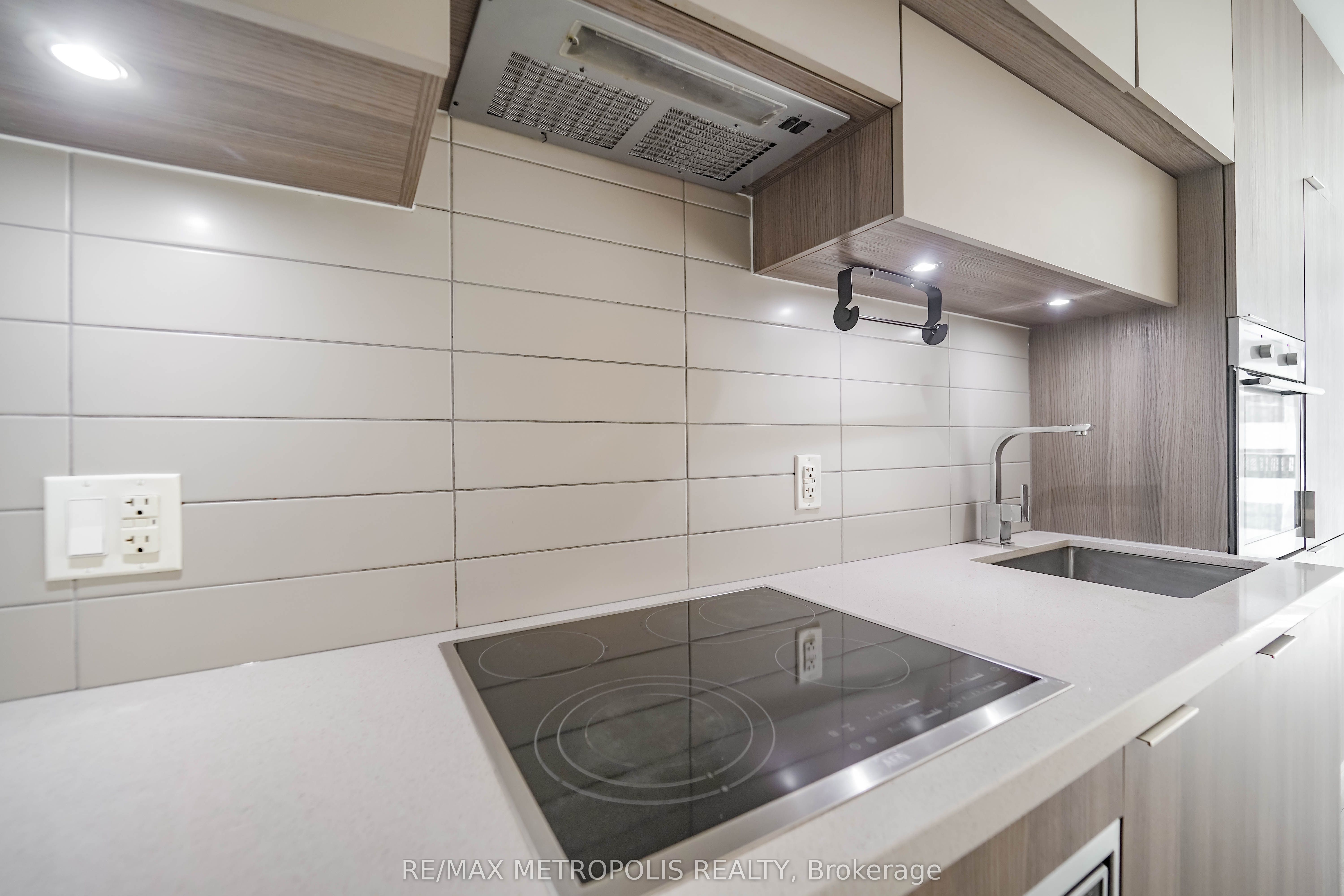 8 Eglinton Avenue E 1504 Property Photo 14