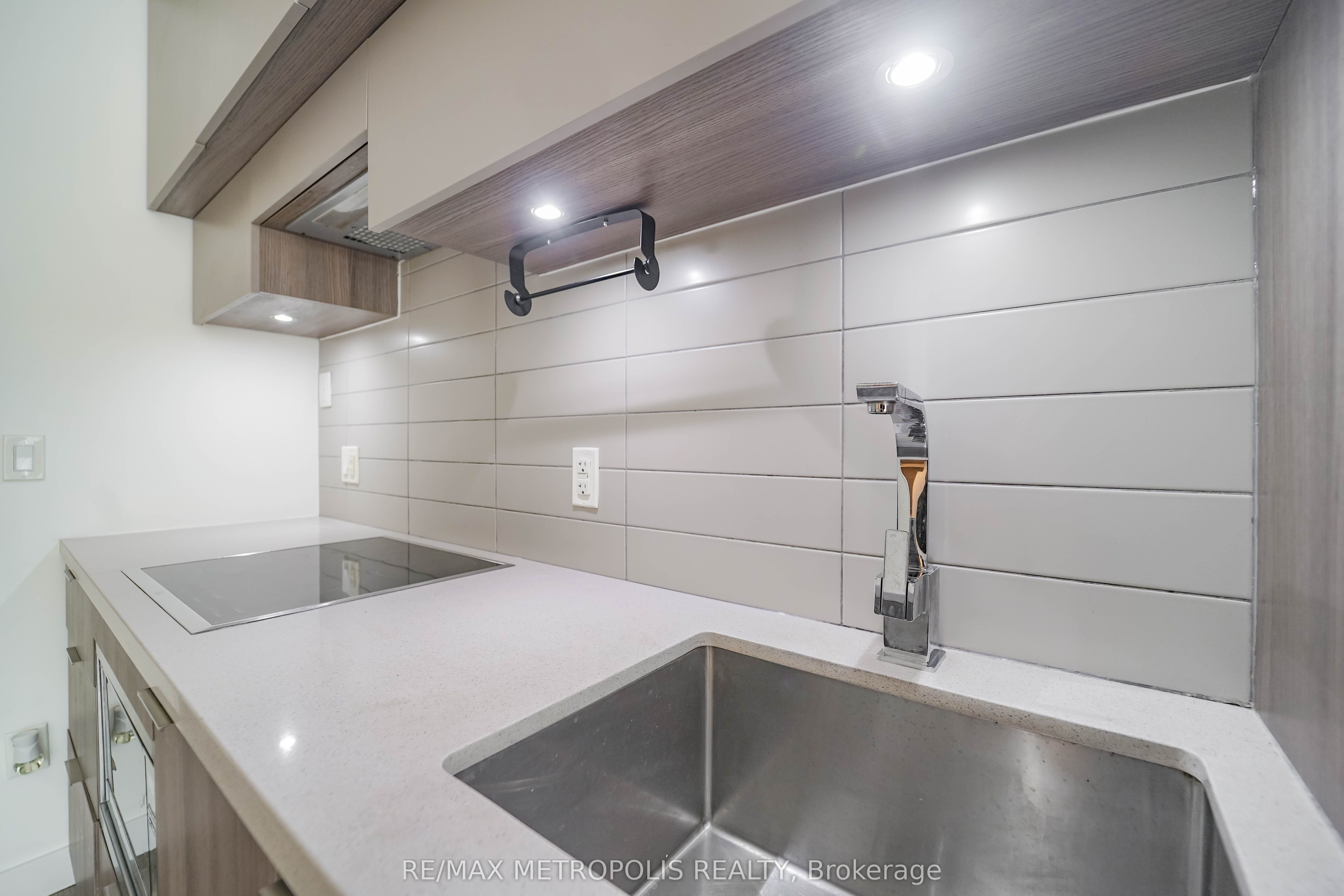 8 Eglinton Avenue E 1504 Property Photo 15