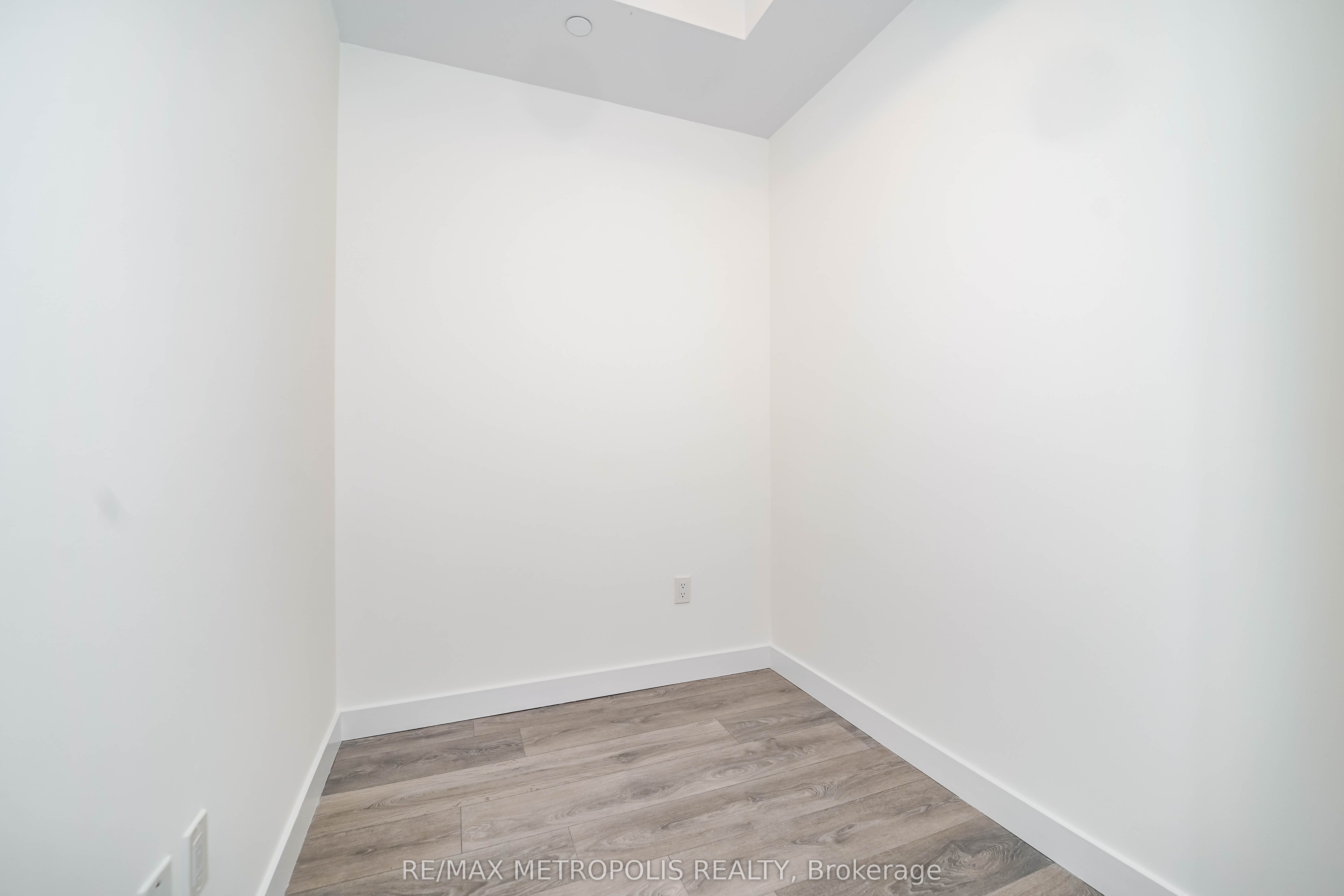 8 Eglinton Avenue E 1504 Property Photo 21