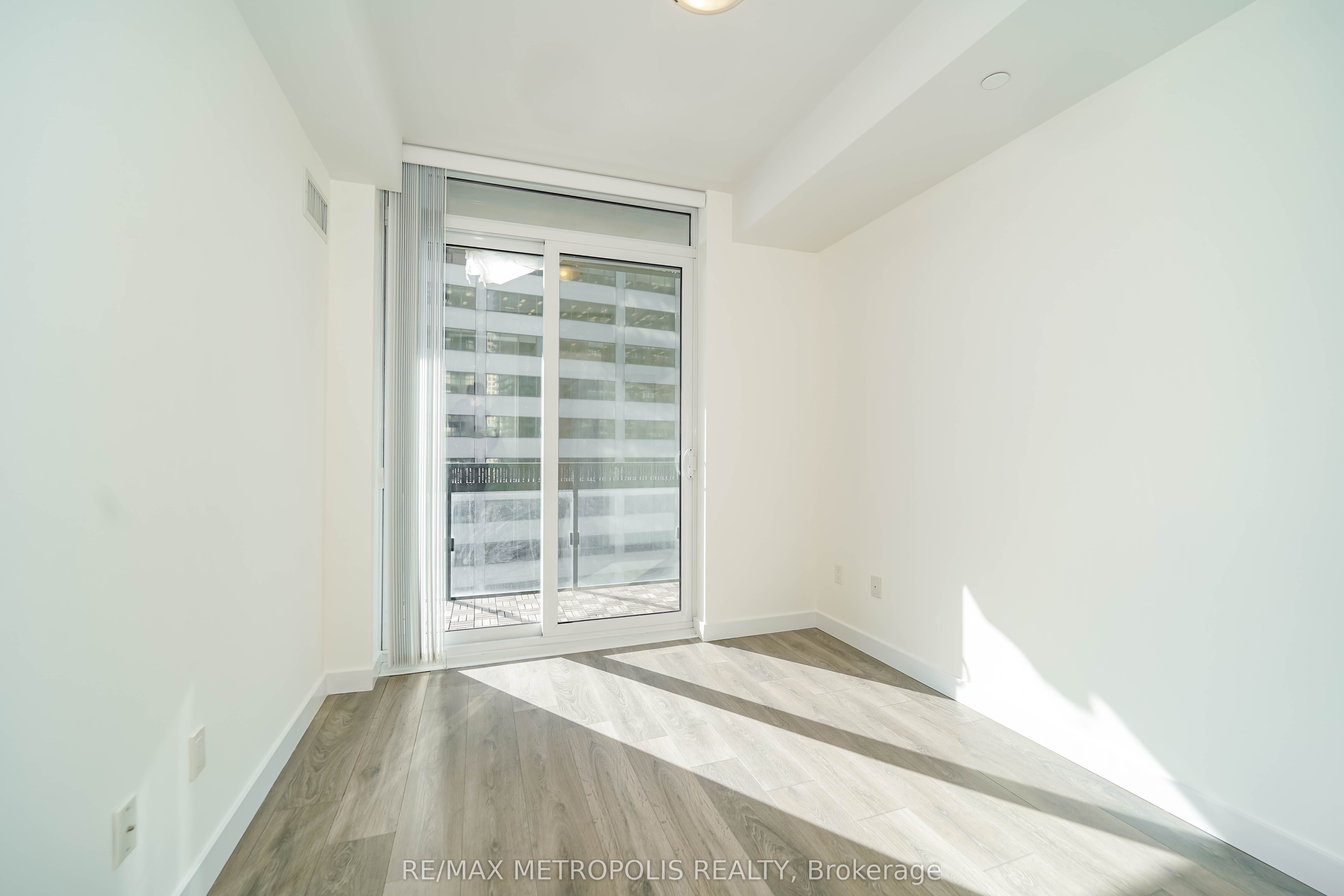 8 Eglinton Avenue E 1504 Property Photo 23