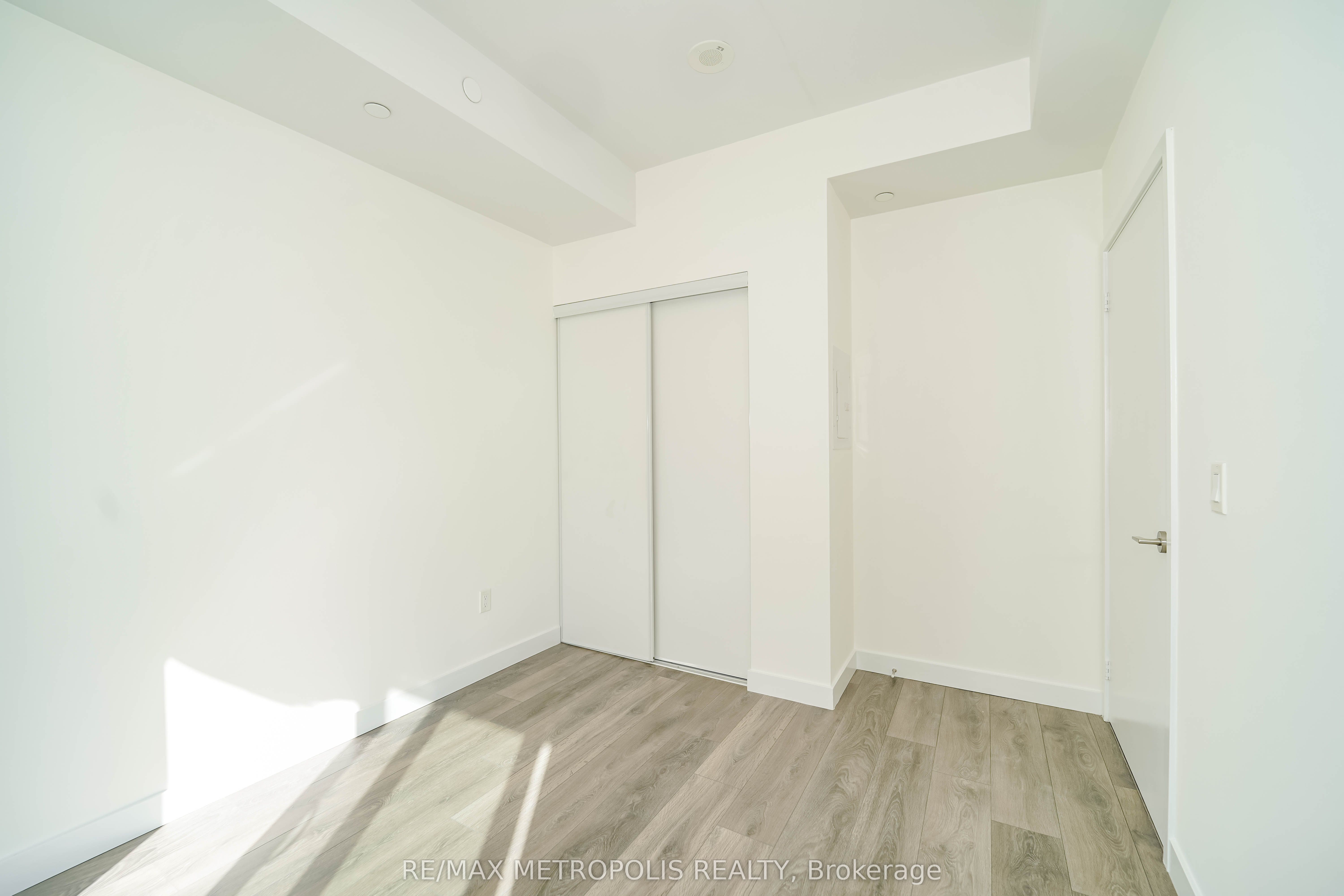 8 Eglinton Avenue E 1504 Property Photo 25