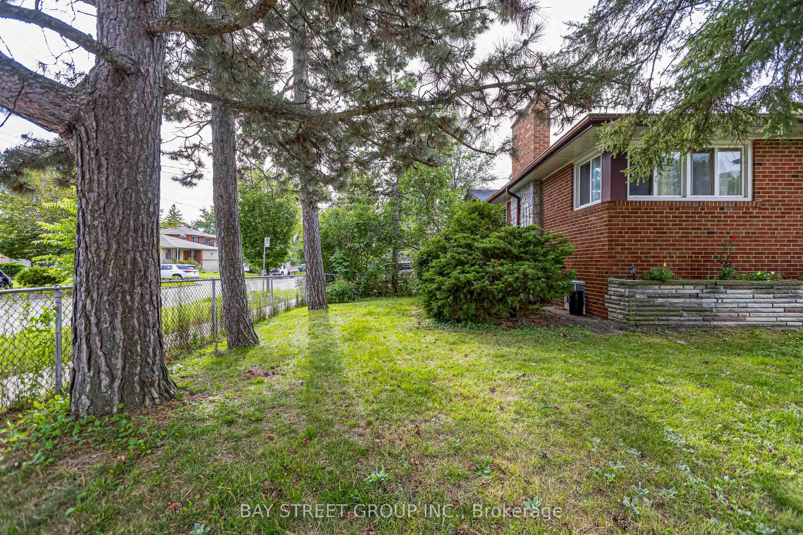 260 Moore Park Avenue Property Photo 2