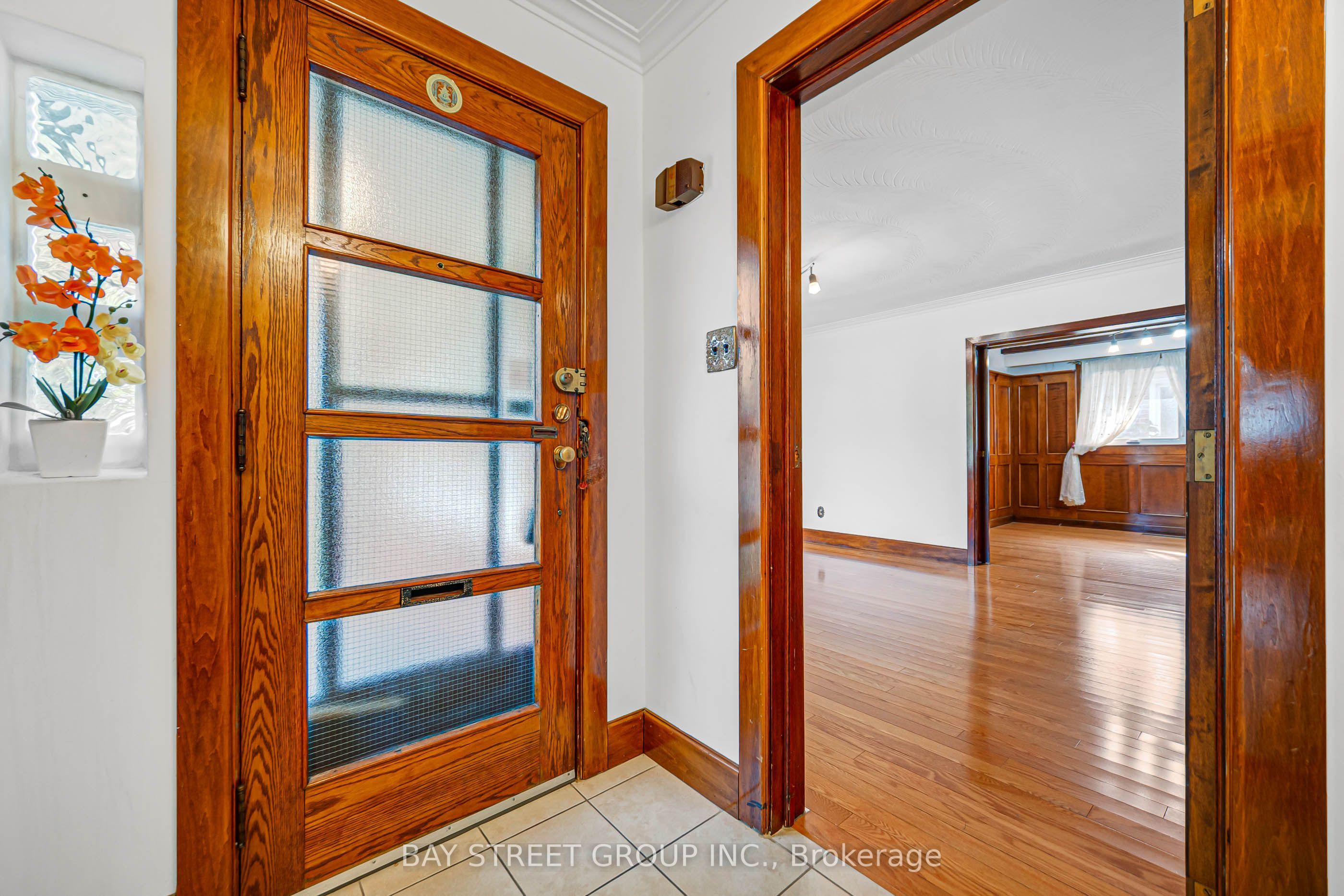 260 Moore Park Avenue Property Photo 6