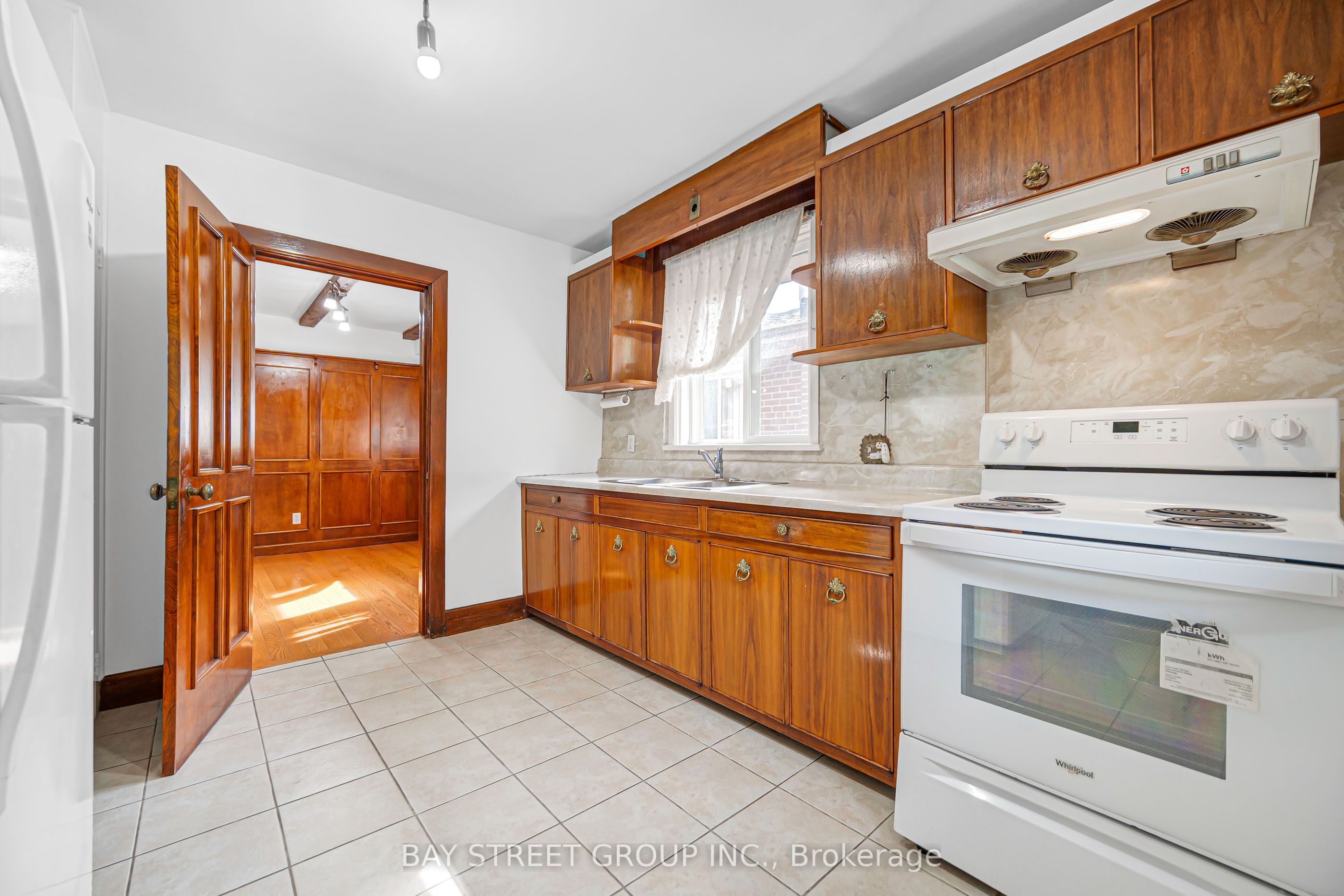 260 Moore Park Avenue Property Photo 8