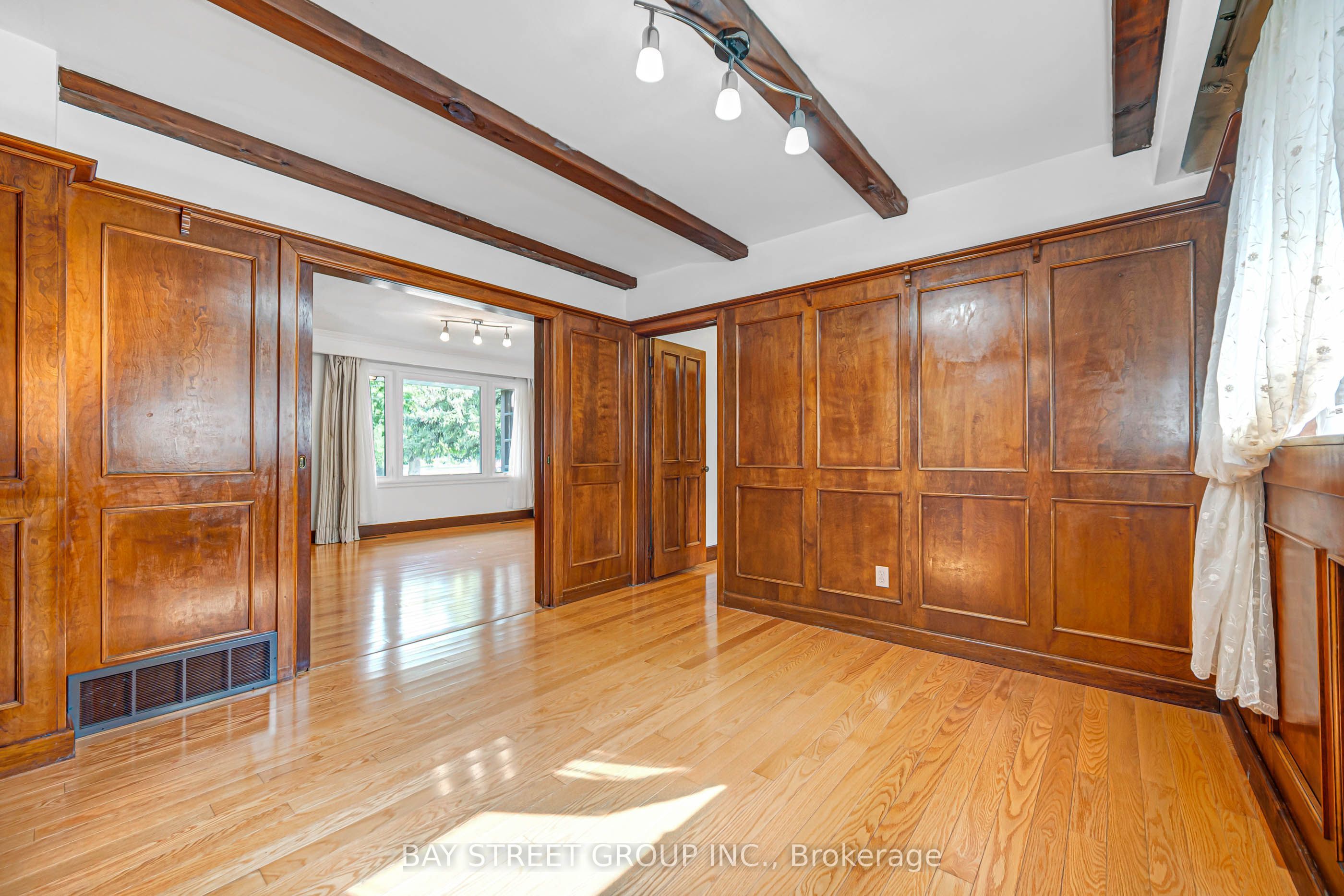 260 Moore Park Avenue Property Photo 11